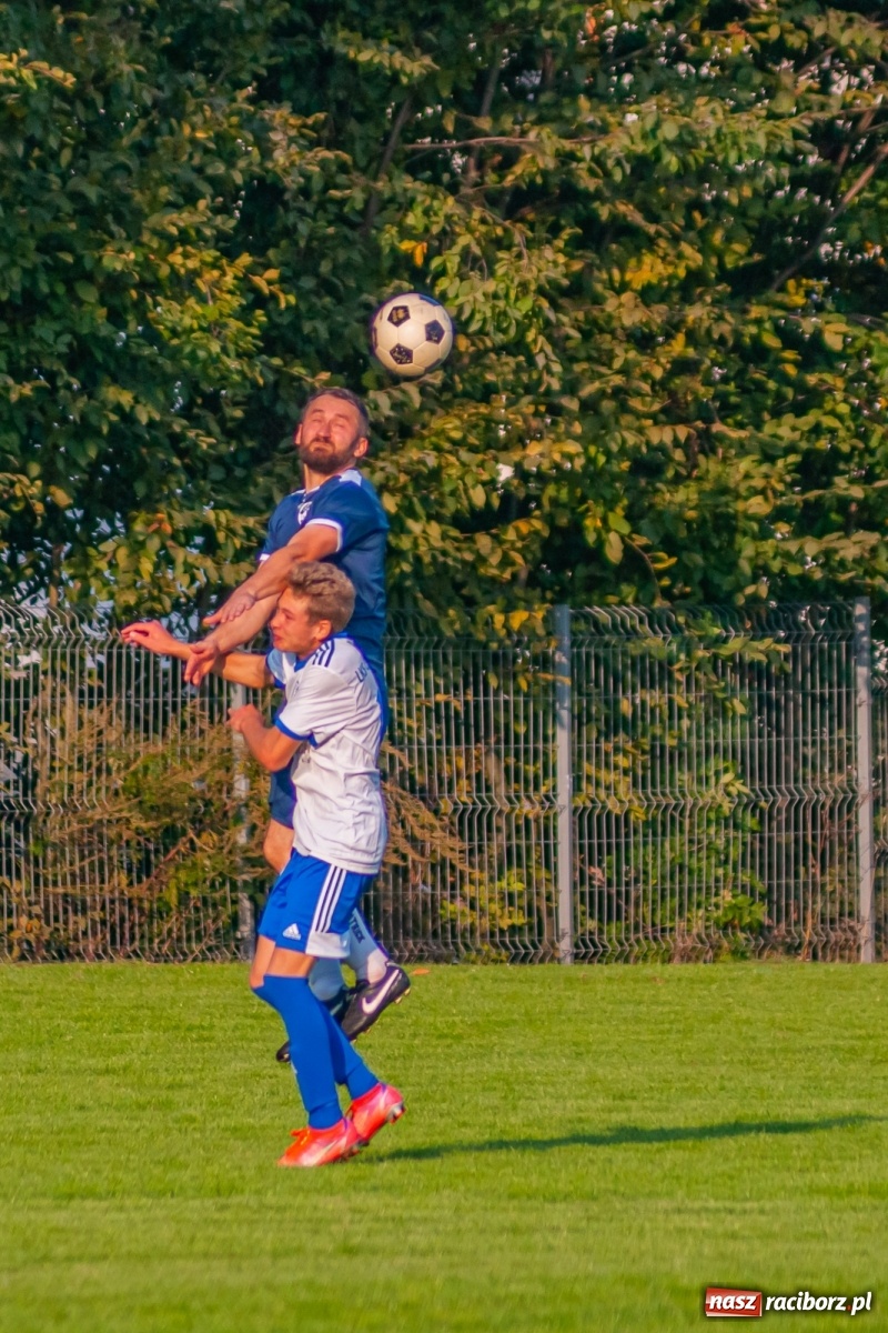 Zdjęcie w galerii na portalu naszraciborz.pl: Derby Raciborza. Zabójcze pięć minut Markowic [FOTO] wiadomości z regionu