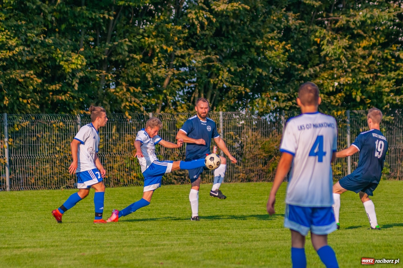 Zdjęcie w galerii na portalu naszraciborz.pl: Derby Raciborza. Zabójcze pięć minut Markowic [FOTO] wiadomości z regionu