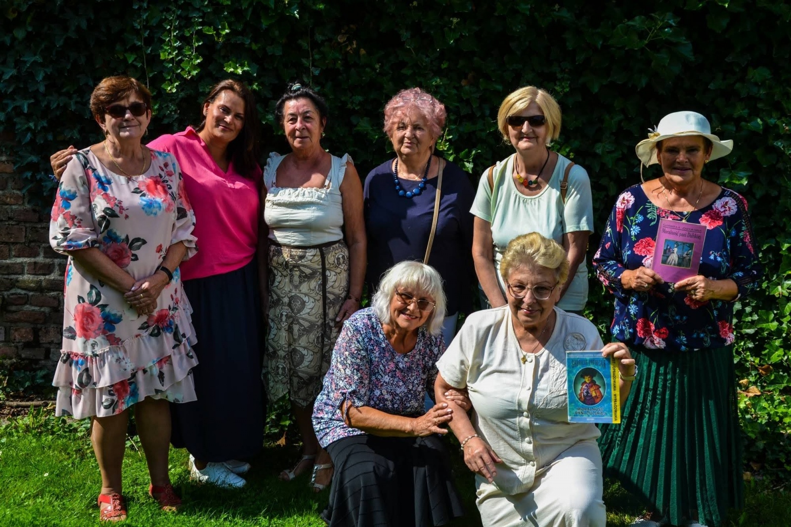 Zdjęcie w galerii na portalu naszraciborz.pl: Artyści Zamkowej Grupy Teatralnej i goście czytali Moralność pani Dulskiej wiadomości z regionu
