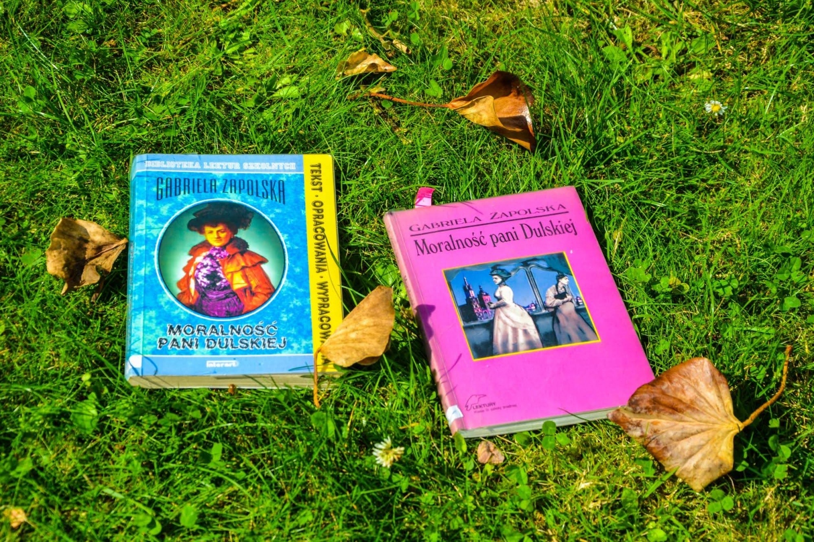 Zdjęcie w galerii na portalu naszraciborz.pl: Artyści Zamkowej Grupy Teatralnej i goście czytali Moralność pani Dulskiej wiadomości z regionu