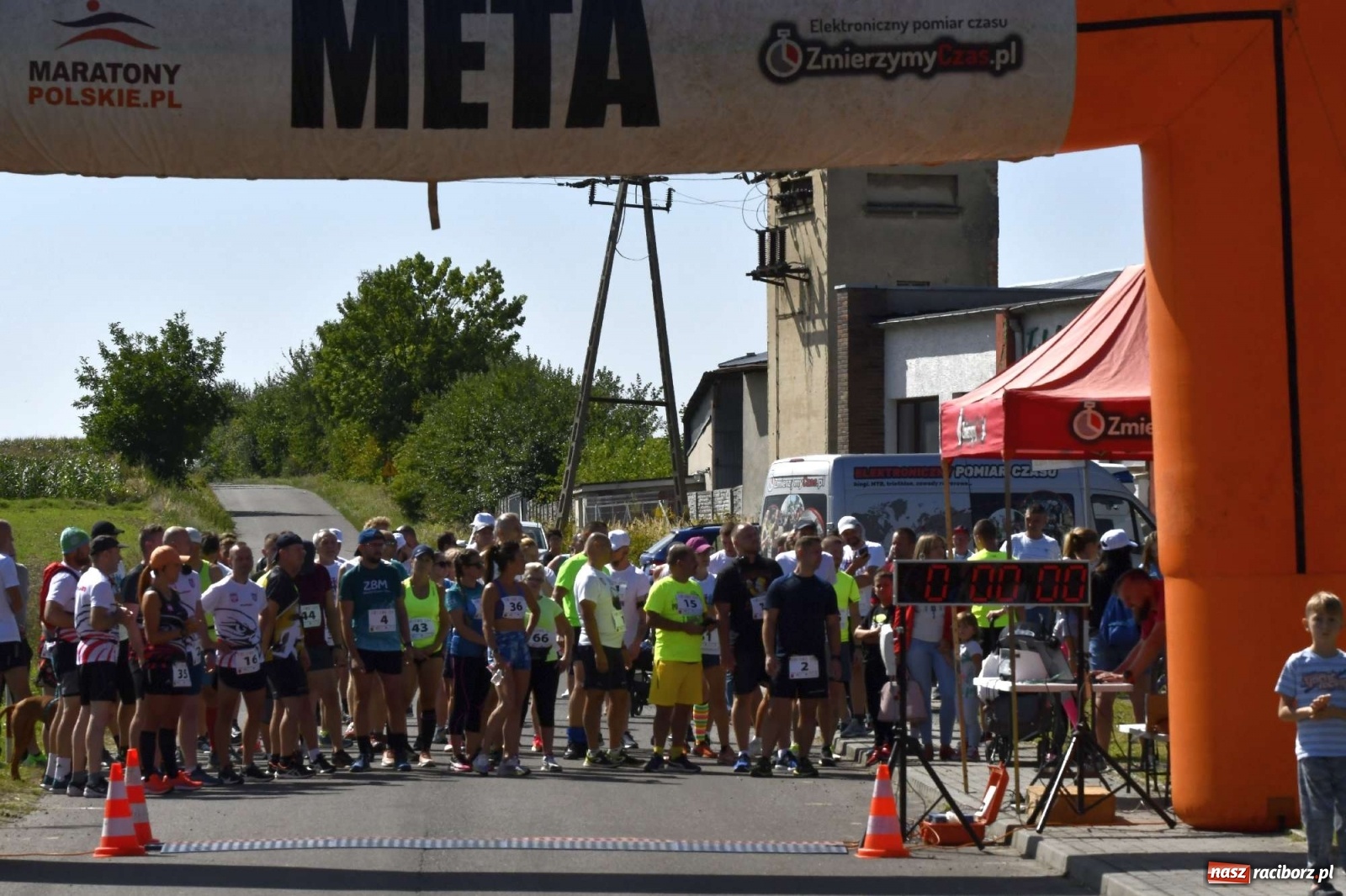Zdjęcie w galerii na portalu naszraciborz.pl: Colour Run w pełnym słońcu w Krzanowicach [FOTO i WIDEO] wiadomości z regionu