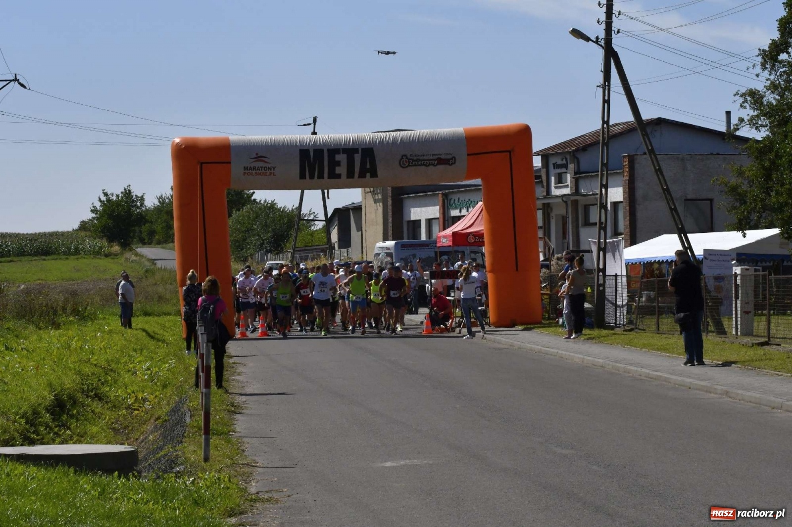 Zdjęcie w galerii na portalu naszraciborz.pl: Colour Run w pełnym słońcu w Krzanowicach [FOTO i WIDEO] wiadomości z regionu