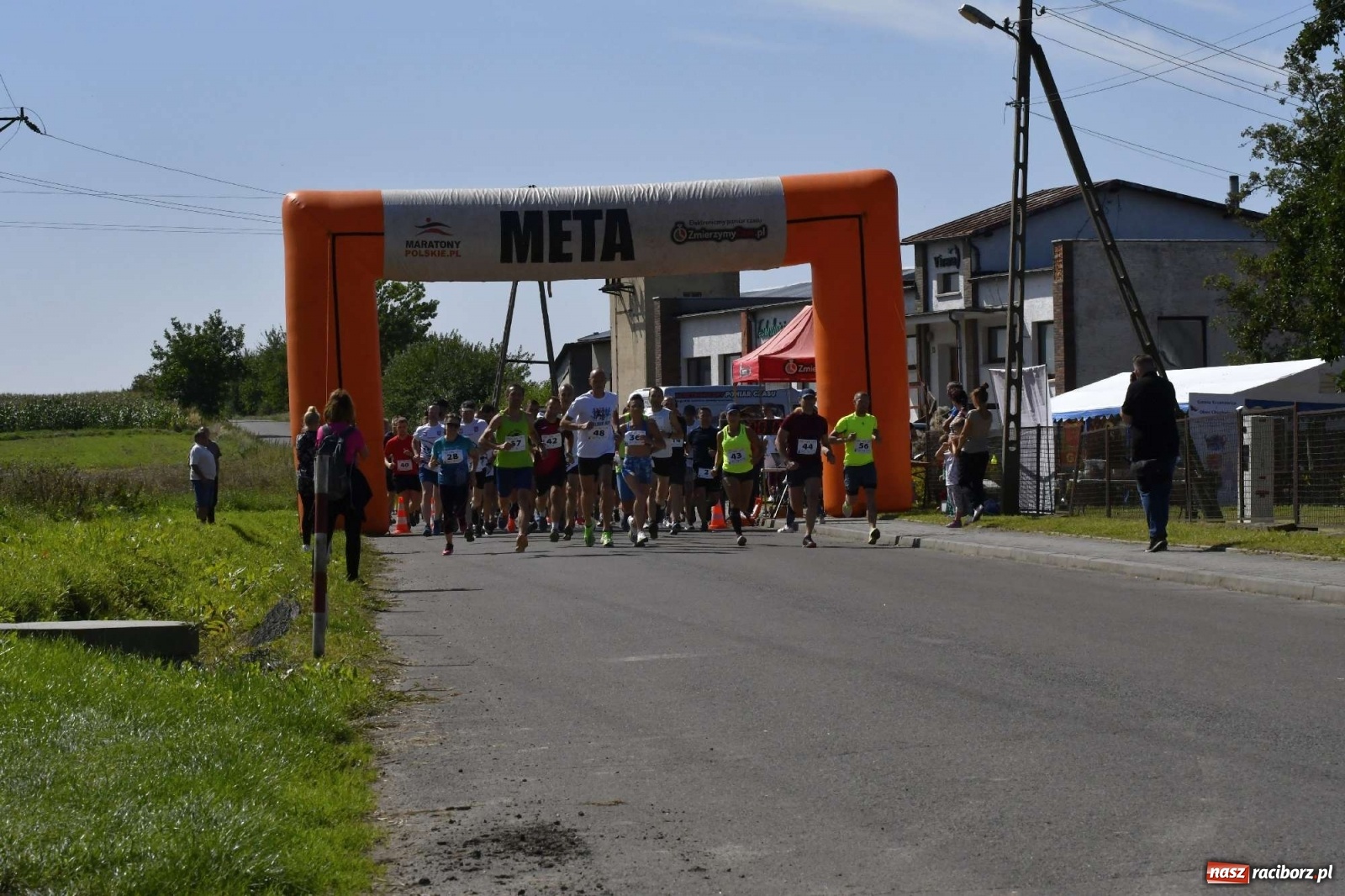 Zdjęcie w galerii na portalu naszraciborz.pl: Colour Run w pełnym słońcu w Krzanowicach [FOTO i WIDEO] wiadomości z regionu