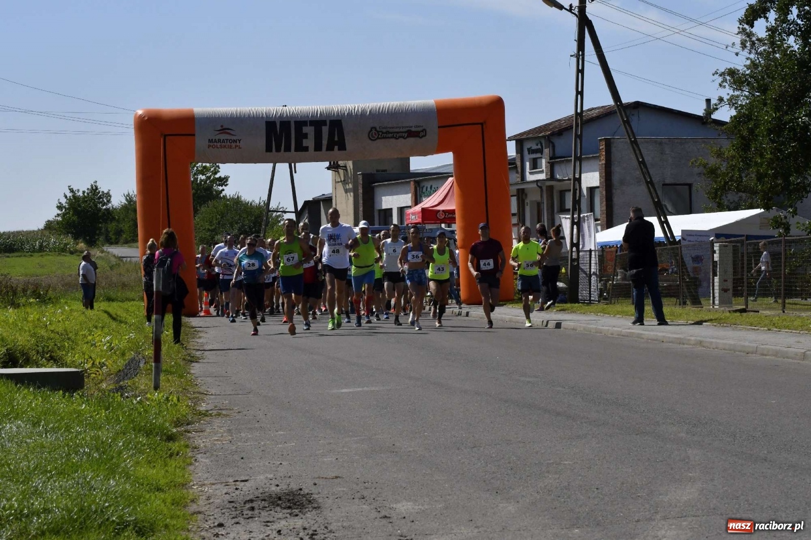 Zdjęcie w galerii na portalu naszraciborz.pl: Colour Run w pełnym słońcu w Krzanowicach [FOTO i WIDEO] wiadomości z regionu