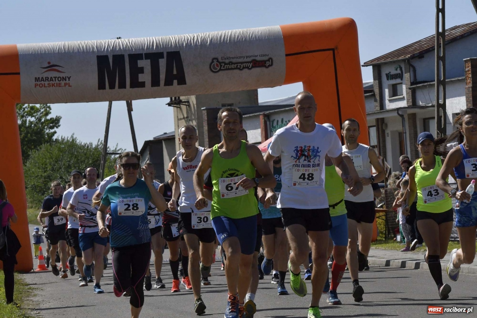 Zdjęcie w galerii na portalu naszraciborz.pl: Colour Run w pełnym słońcu w Krzanowicach [FOTO i WIDEO] wiadomości z regionu