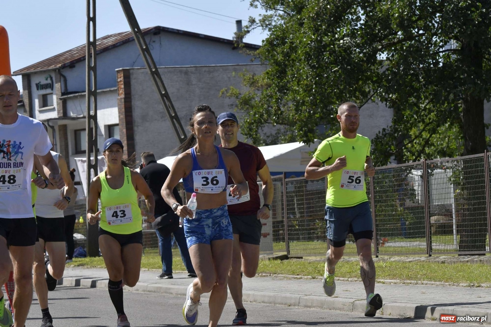 Zdjęcie w galerii na portalu naszraciborz.pl: Colour Run w pełnym słońcu w Krzanowicach [FOTO i WIDEO] wiadomości z regionu