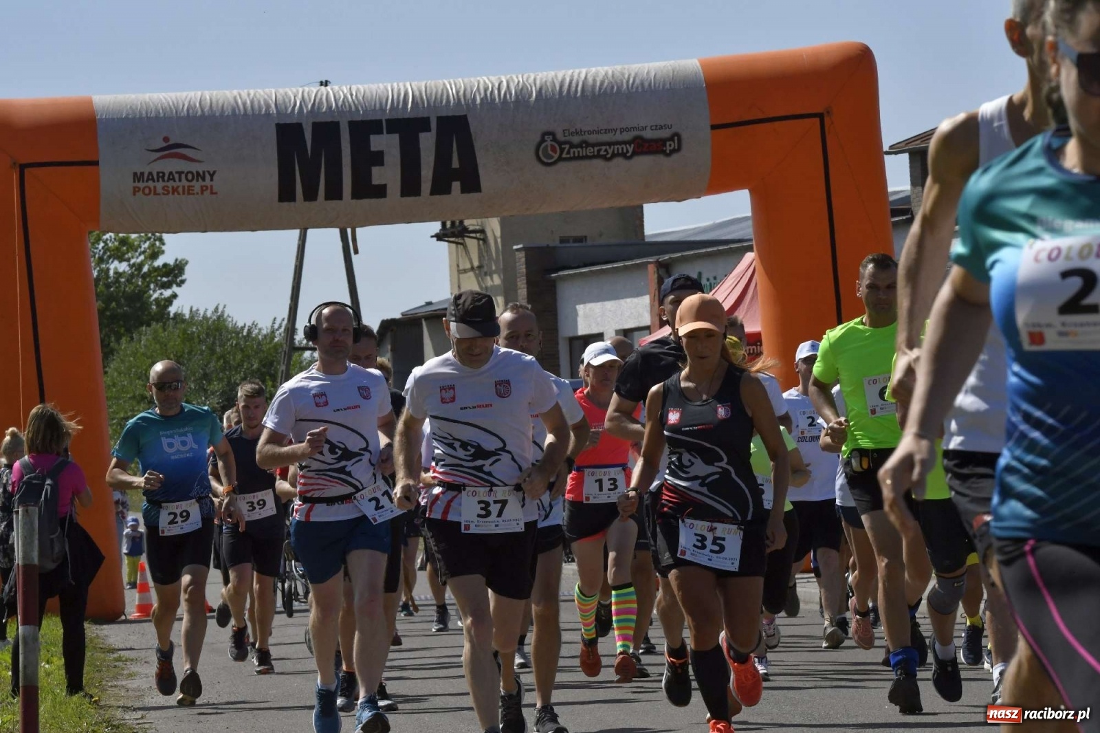 Zdjęcie w galerii na portalu naszraciborz.pl: Colour Run w pełnym słońcu w Krzanowicach [FOTO i WIDEO] wiadomości z regionu