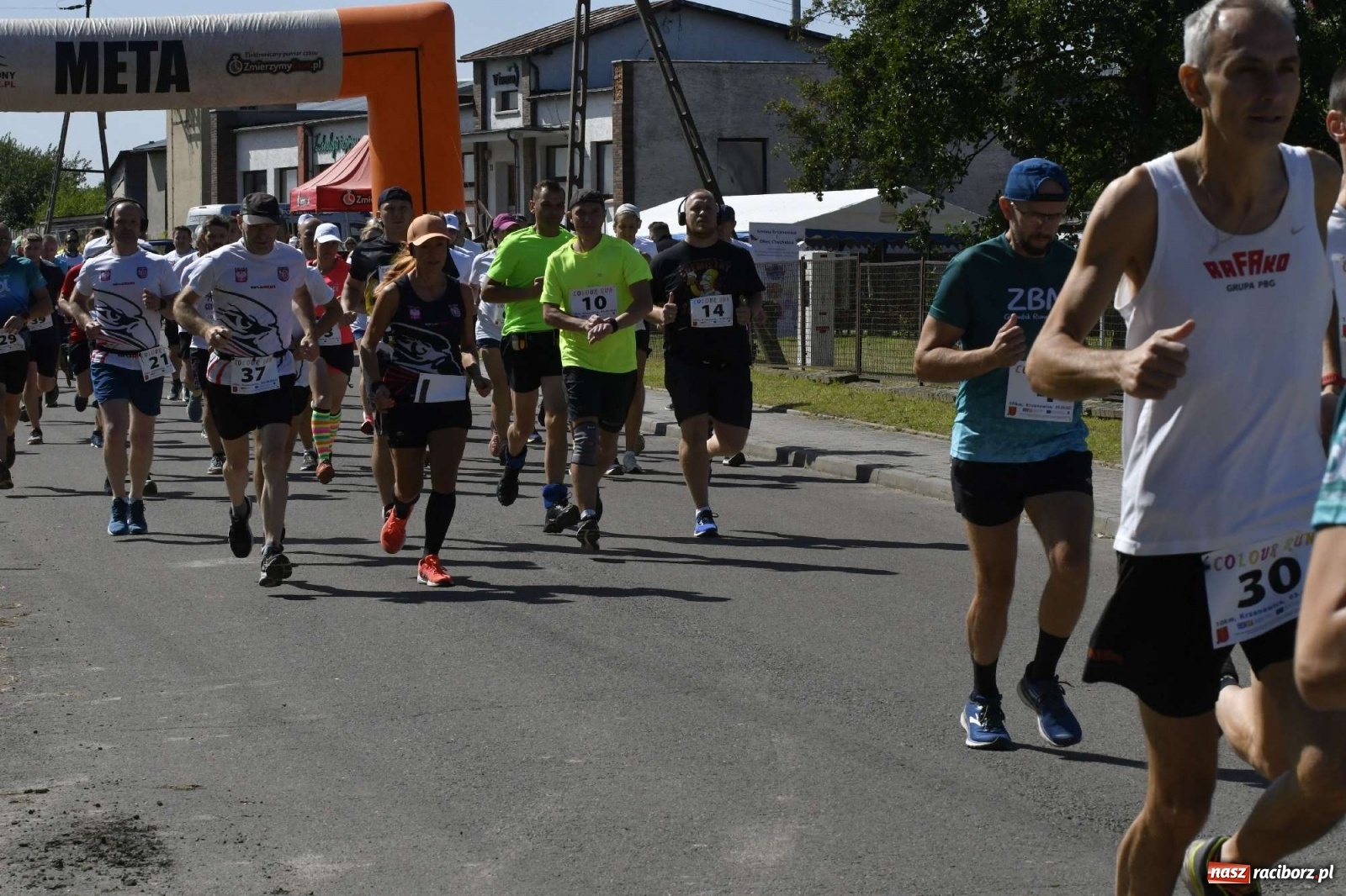 Zdjęcie w galerii na portalu naszraciborz.pl: Colour Run w pełnym słońcu w Krzanowicach [FOTO i WIDEO] wiadomości z regionu