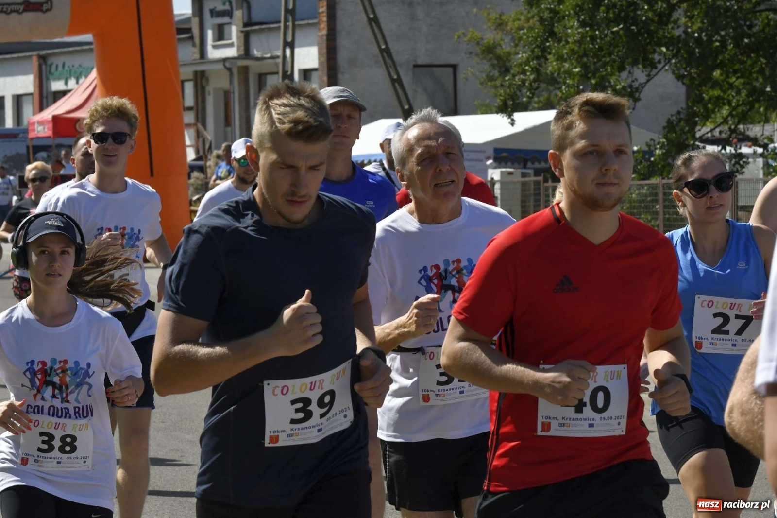 Zdjęcie w galerii na portalu naszraciborz.pl: Colour Run w pełnym słońcu w Krzanowicach [FOTO i WIDEO] wiadomości z regionu