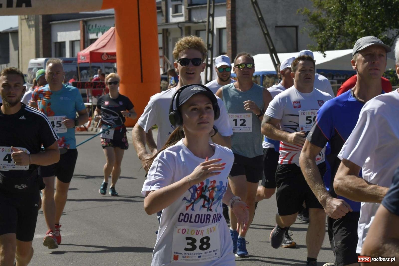 Zdjęcie w galerii na portalu naszraciborz.pl: Colour Run w pełnym słońcu w Krzanowicach [FOTO i WIDEO] wiadomości z regionu