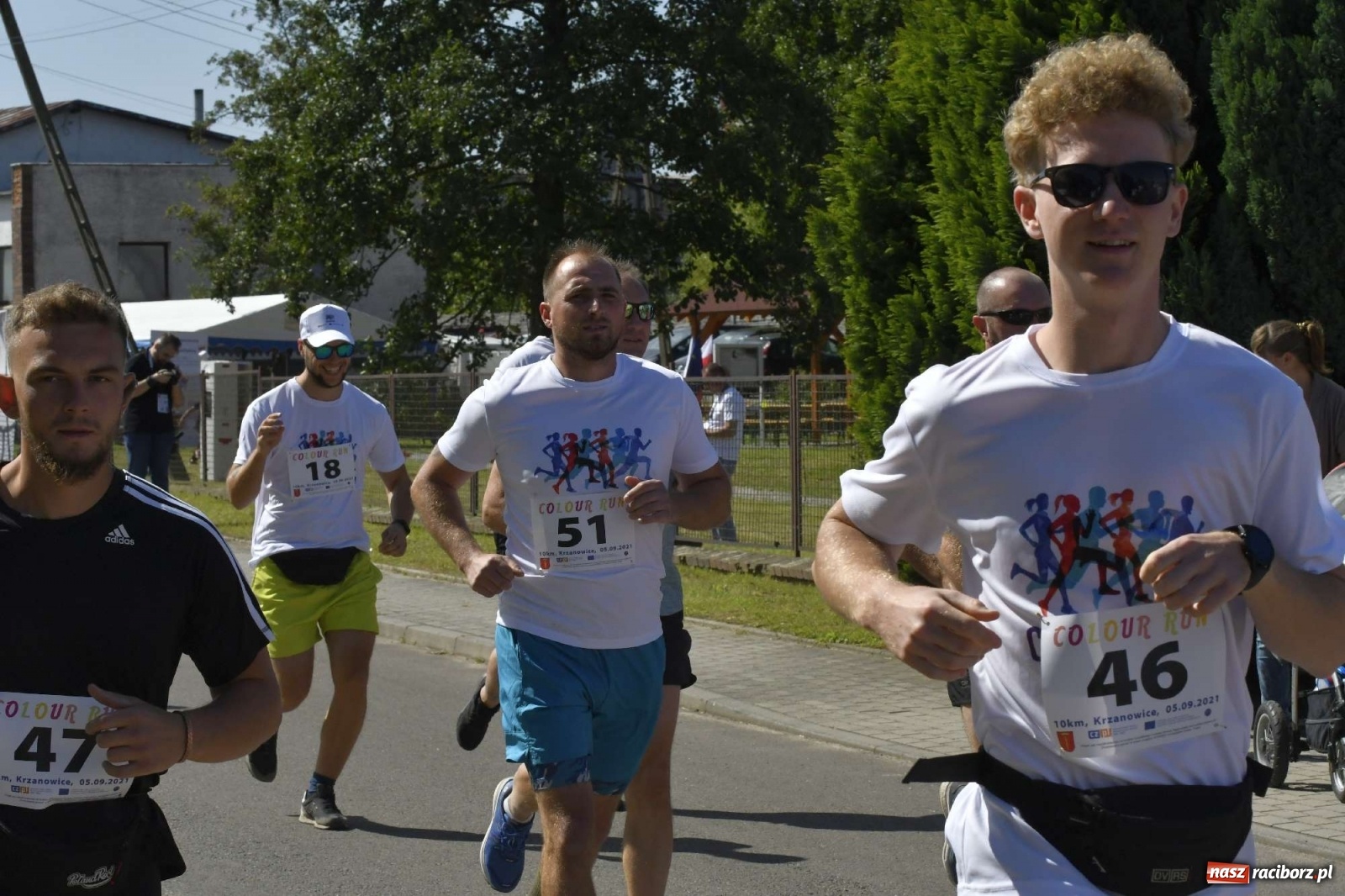 Zdjęcie w galerii na portalu naszraciborz.pl: Colour Run w pełnym słońcu w Krzanowicach [FOTO i WIDEO] wiadomości z regionu