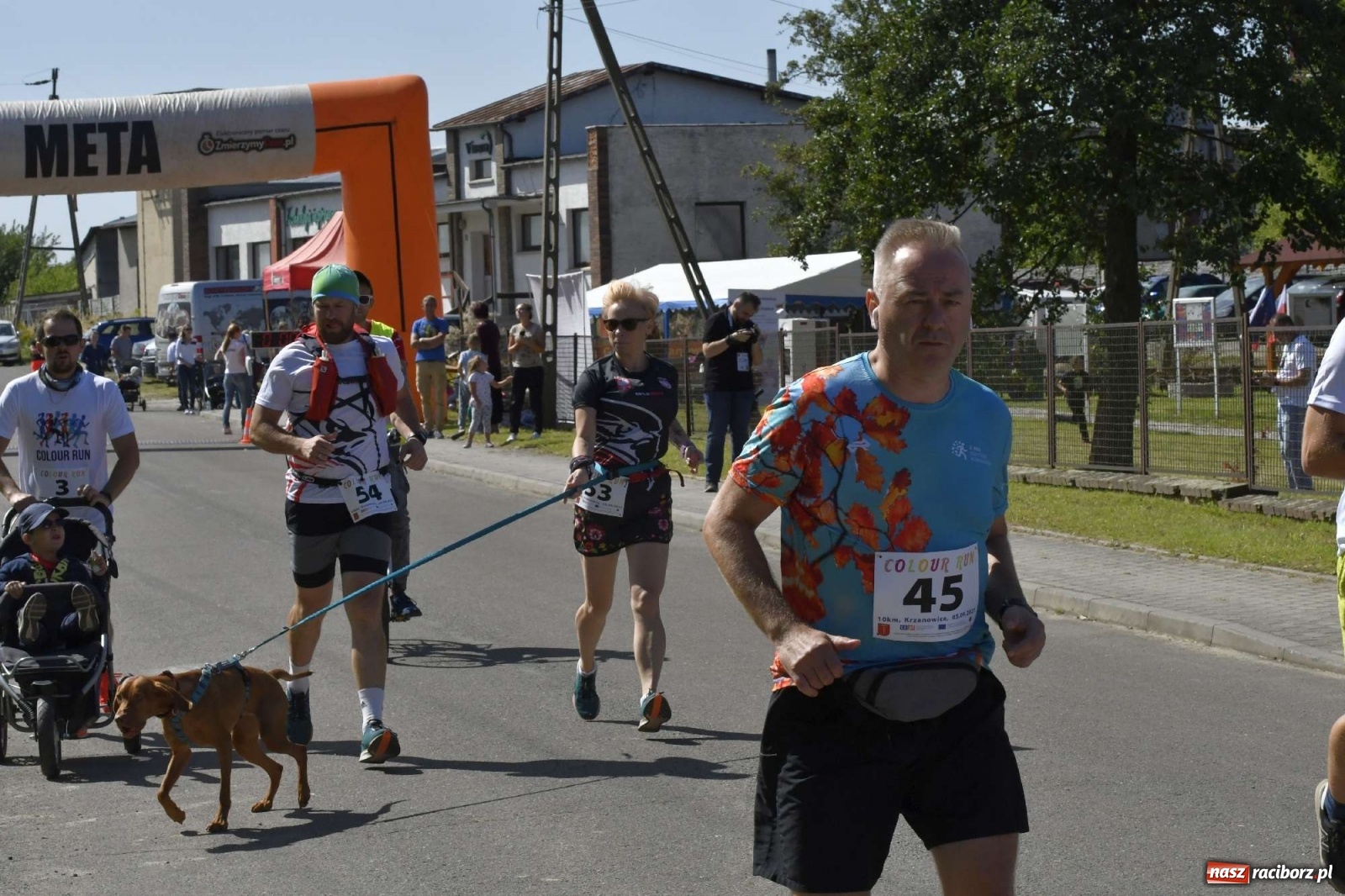 Zdjęcie w galerii na portalu naszraciborz.pl: Colour Run w pełnym słońcu w Krzanowicach [FOTO i WIDEO] wiadomości z regionu