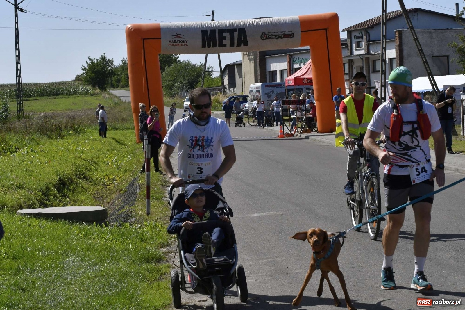 Zdjęcie w galerii na portalu naszraciborz.pl: Colour Run w pełnym słońcu w Krzanowicach [FOTO i WIDEO] wiadomości z regionu