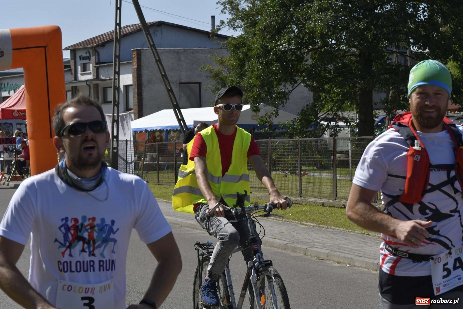 Zdjęcie w galerii na portalu naszraciborz.pl: Colour Run w pełnym słońcu w Krzanowicach [FOTO i WIDEO] wiadomości z regionu