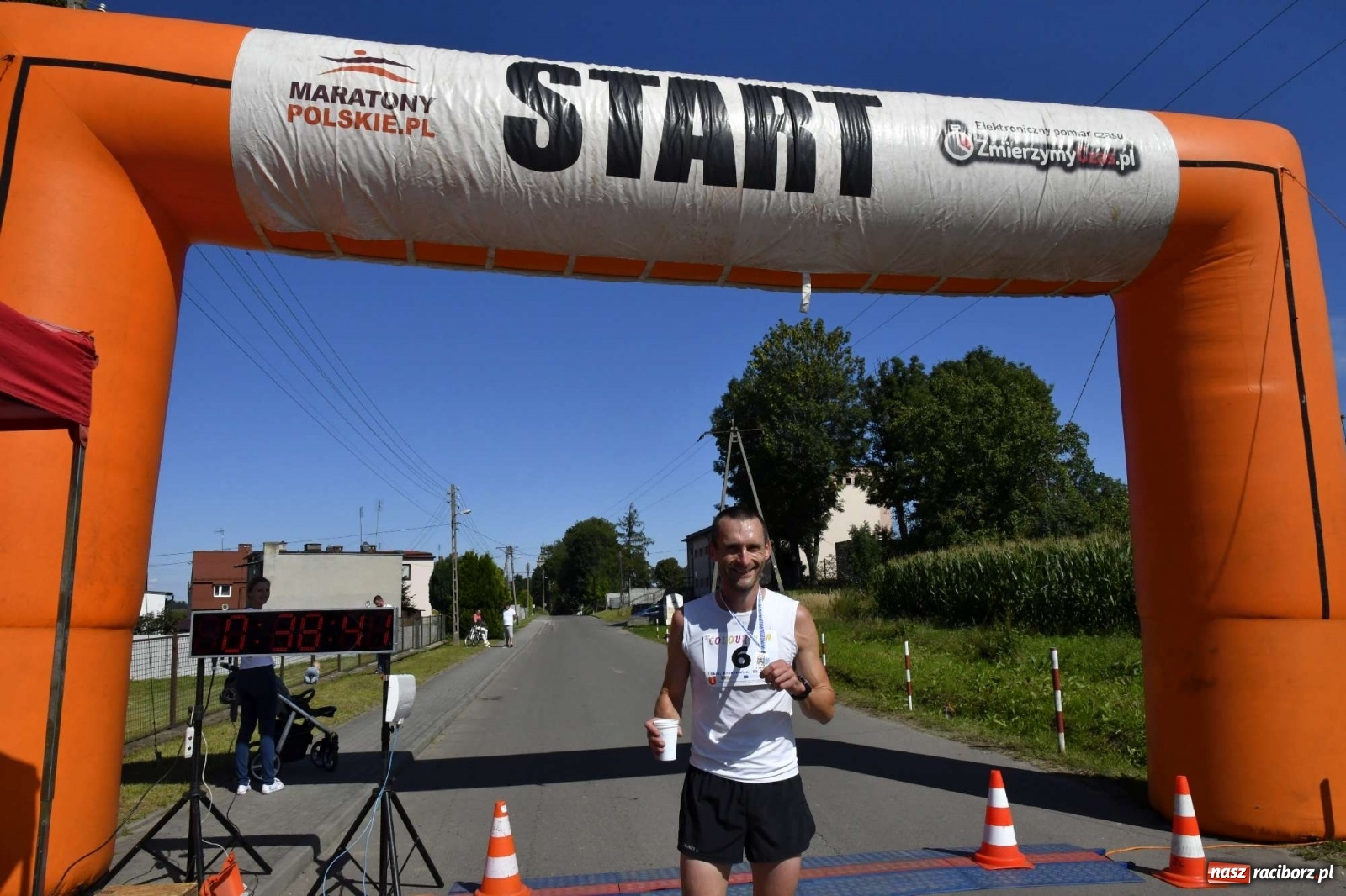 Zdjęcie w galerii na portalu naszraciborz.pl: Colour Run w pełnym słońcu w Krzanowicach [FOTO i WIDEO] wiadomości z regionu