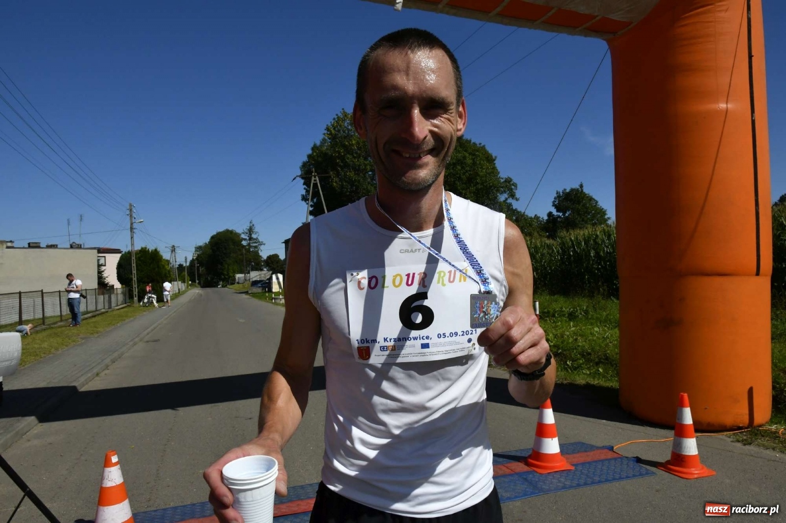 Zdjęcie w galerii na portalu naszraciborz.pl: Colour Run w pełnym słońcu w Krzanowicach [FOTO i WIDEO] wiadomości z regionu