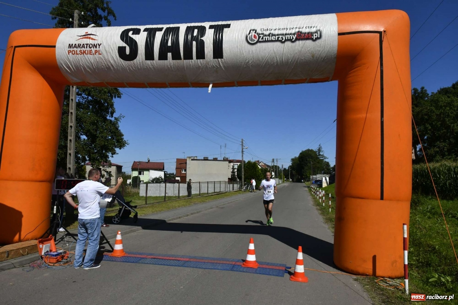 Zdjęcie w galerii na portalu naszraciborz.pl: Colour Run w pełnym słońcu w Krzanowicach [FOTO i WIDEO] wiadomości z regionu