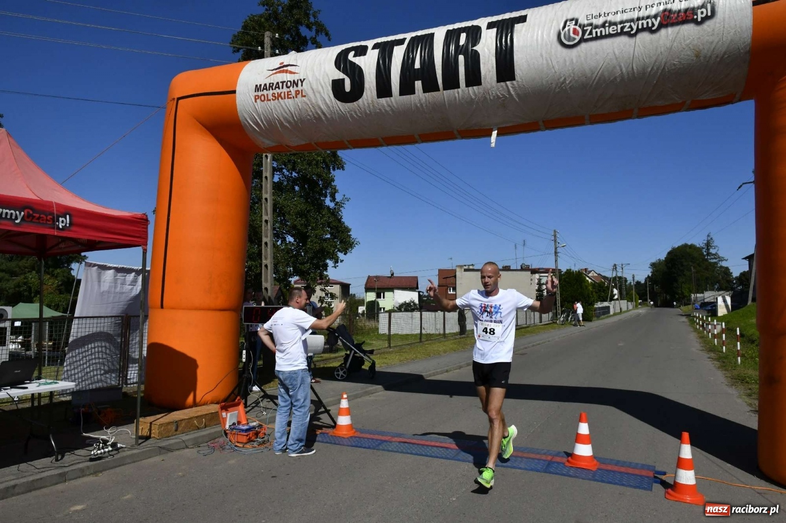 Zdjęcie w galerii na portalu naszraciborz.pl: Colour Run w pełnym słońcu w Krzanowicach [FOTO i WIDEO] wiadomości z regionu