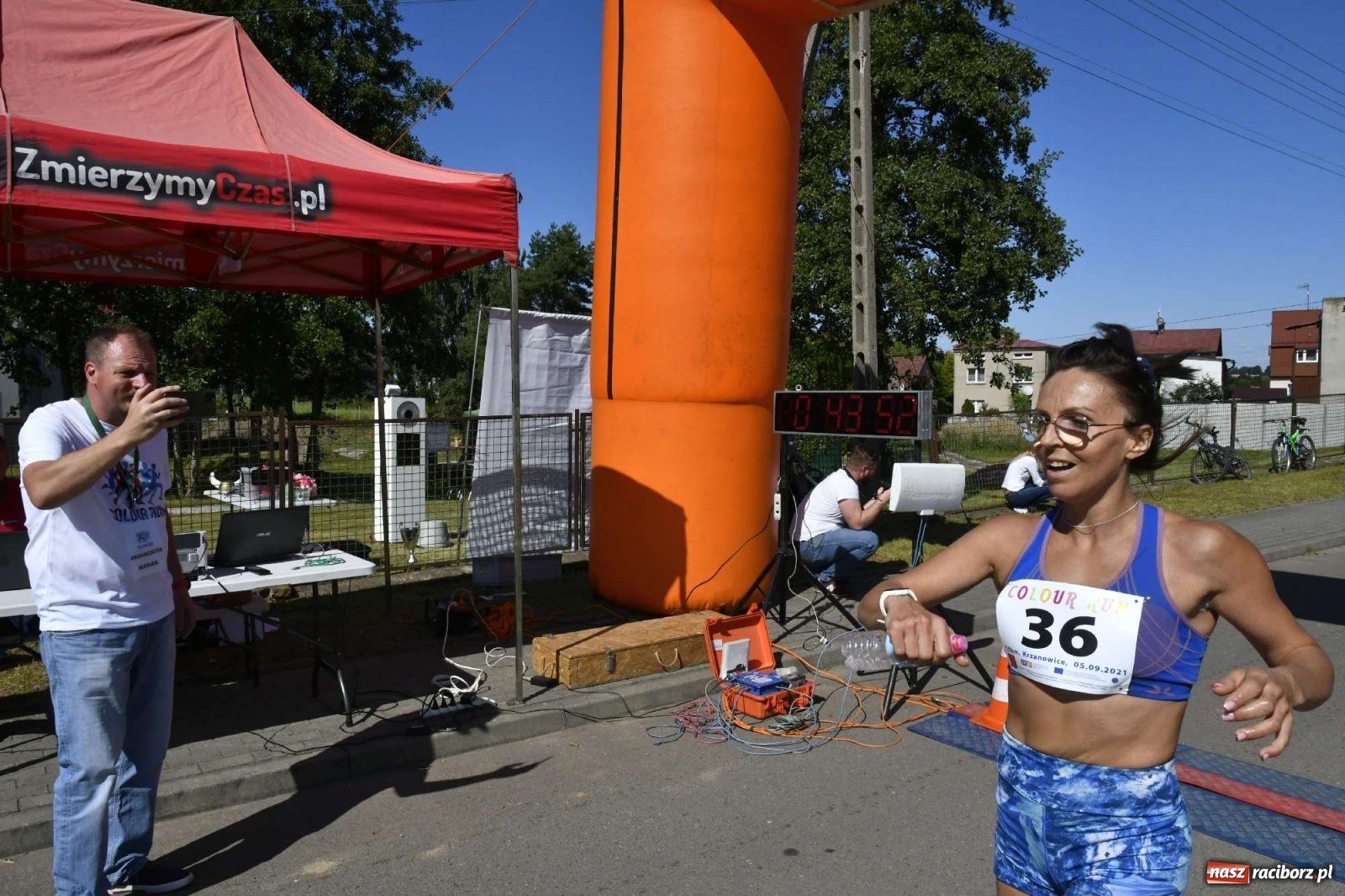 Zdjęcie w galerii na portalu naszraciborz.pl: Colour Run w pełnym słońcu w Krzanowicach [FOTO i WIDEO] wiadomości z regionu