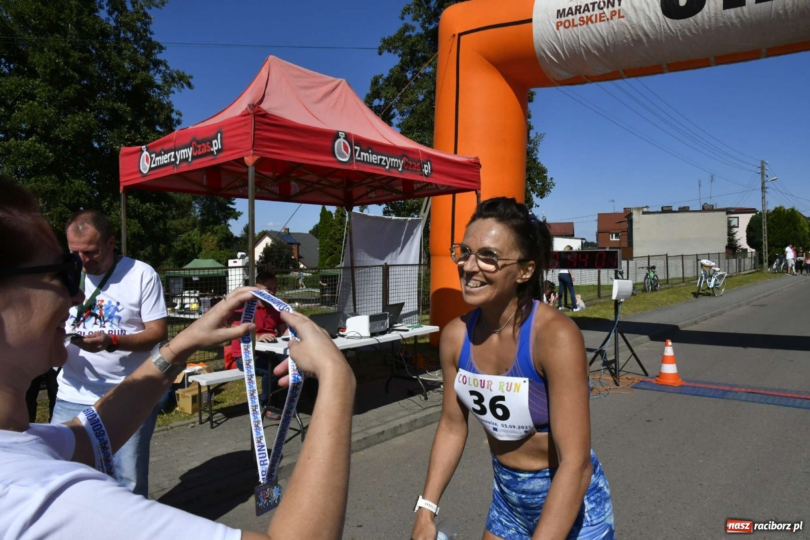 Zdjęcie w galerii na portalu naszraciborz.pl: Colour Run w pełnym słońcu w Krzanowicach [FOTO i WIDEO] wiadomości z regionu