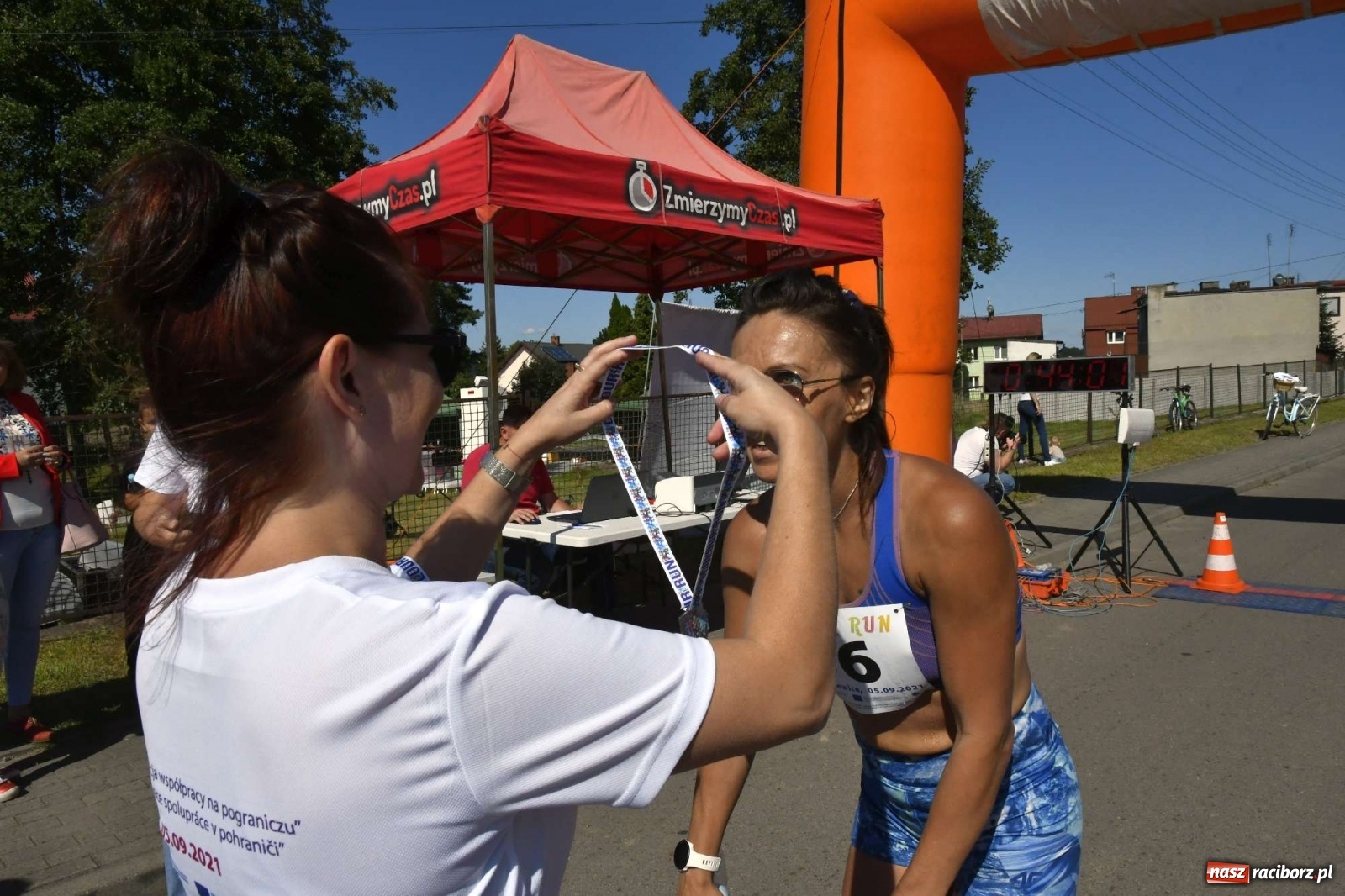 Zdjęcie w galerii na portalu naszraciborz.pl: Colour Run w pełnym słońcu w Krzanowicach [FOTO i WIDEO] wiadomości z regionu