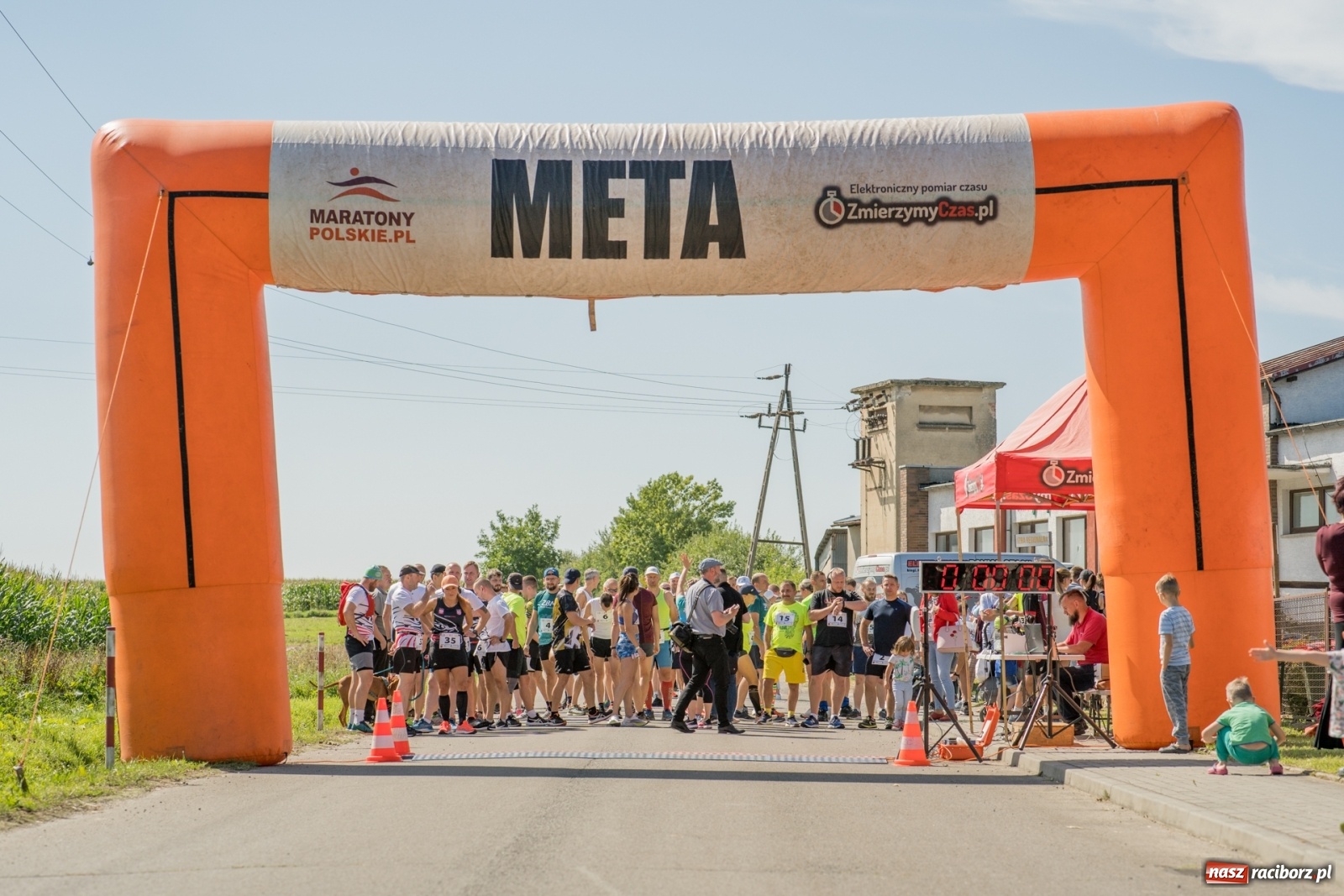 Zdjęcie w galerii na portalu naszraciborz.pl: Colour Run w pełnym słońcu w Krzanowicach [FOTO i WIDEO] wiadomości z regionu