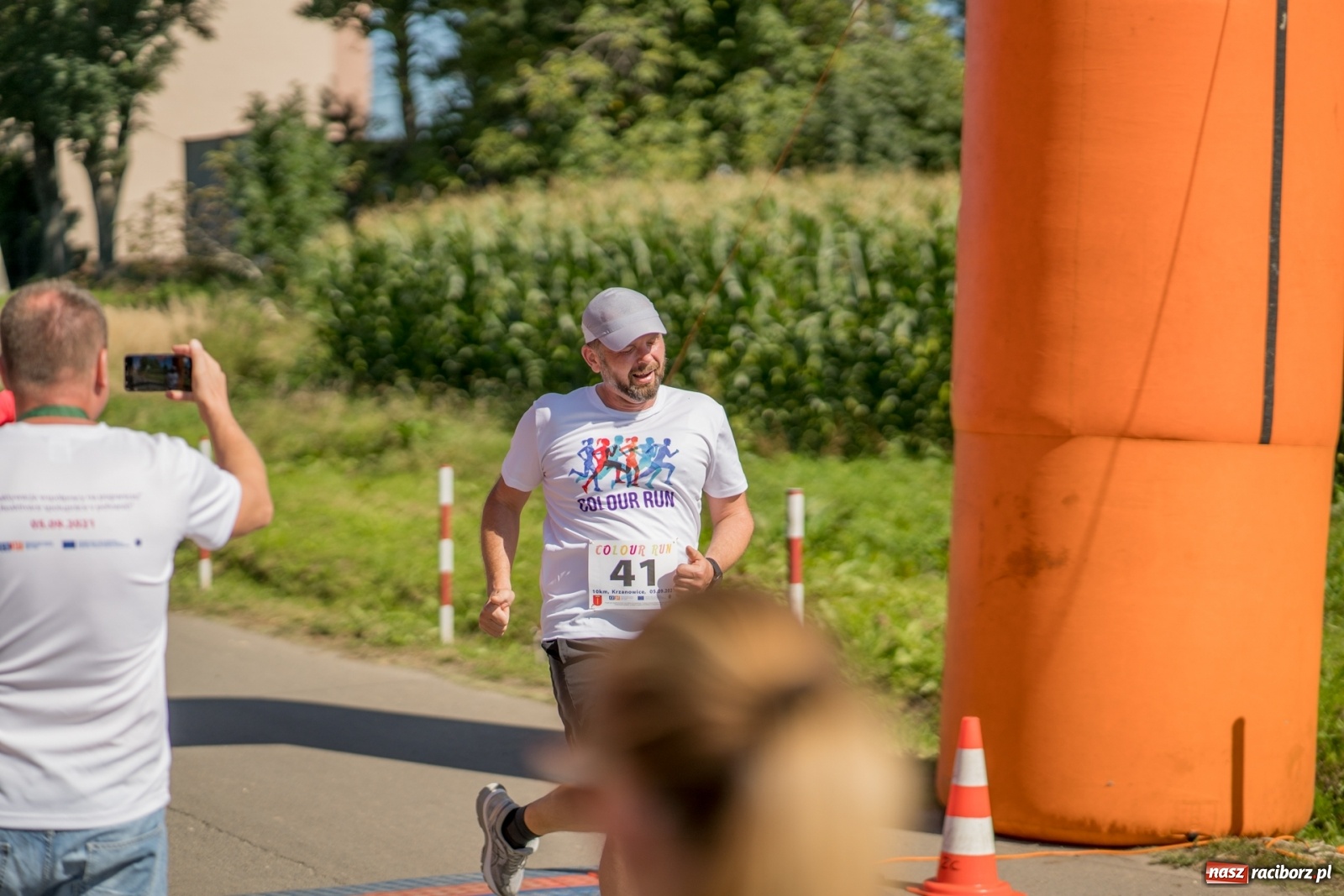 Zdjęcie w galerii na portalu naszraciborz.pl: Colour Run w pełnym słońcu w Krzanowicach [FOTO i WIDEO] wiadomości z regionu