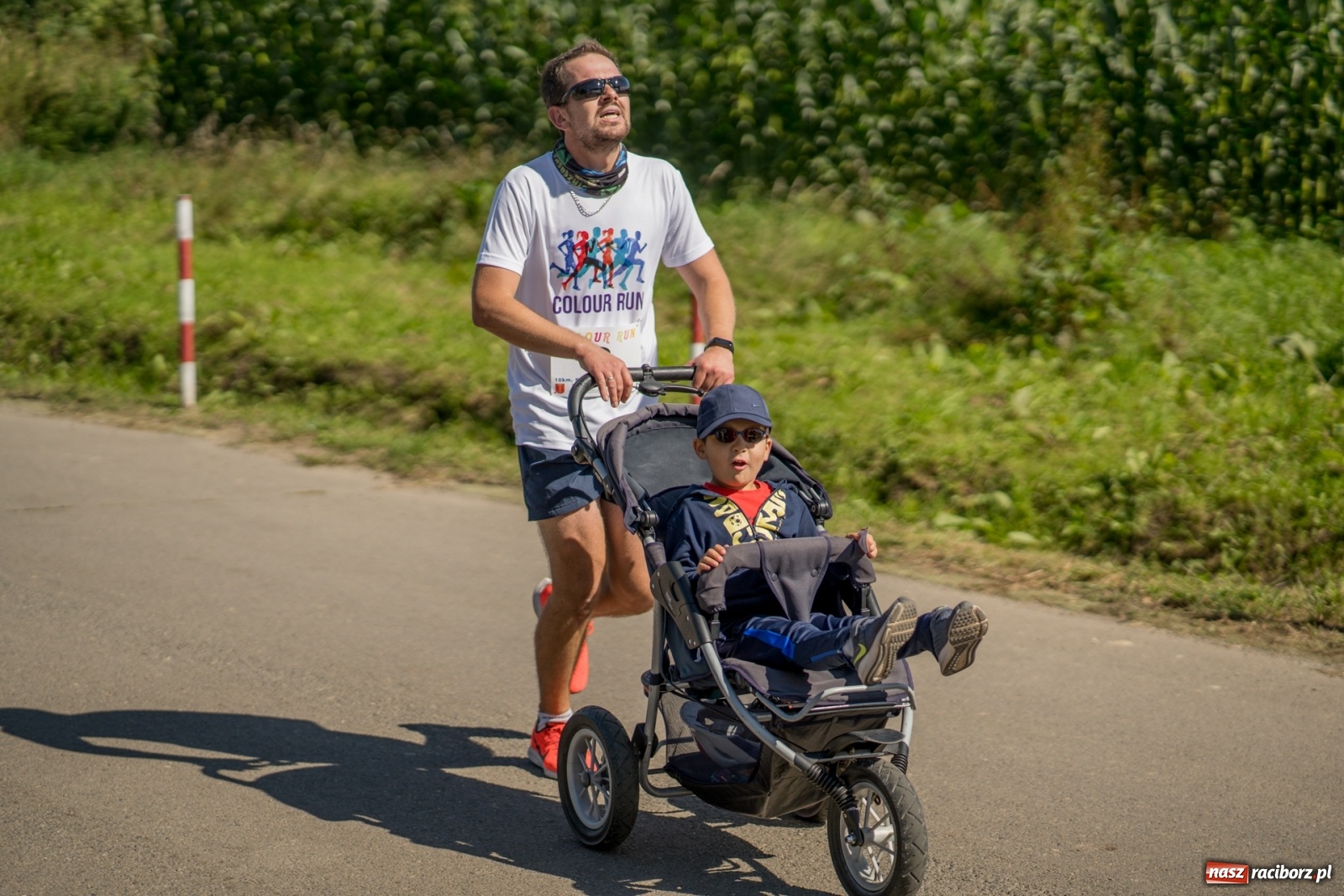 Zdjęcie w galerii na portalu naszraciborz.pl: Colour Run w pełnym słońcu w Krzanowicach [FOTO i WIDEO] wiadomości z regionu