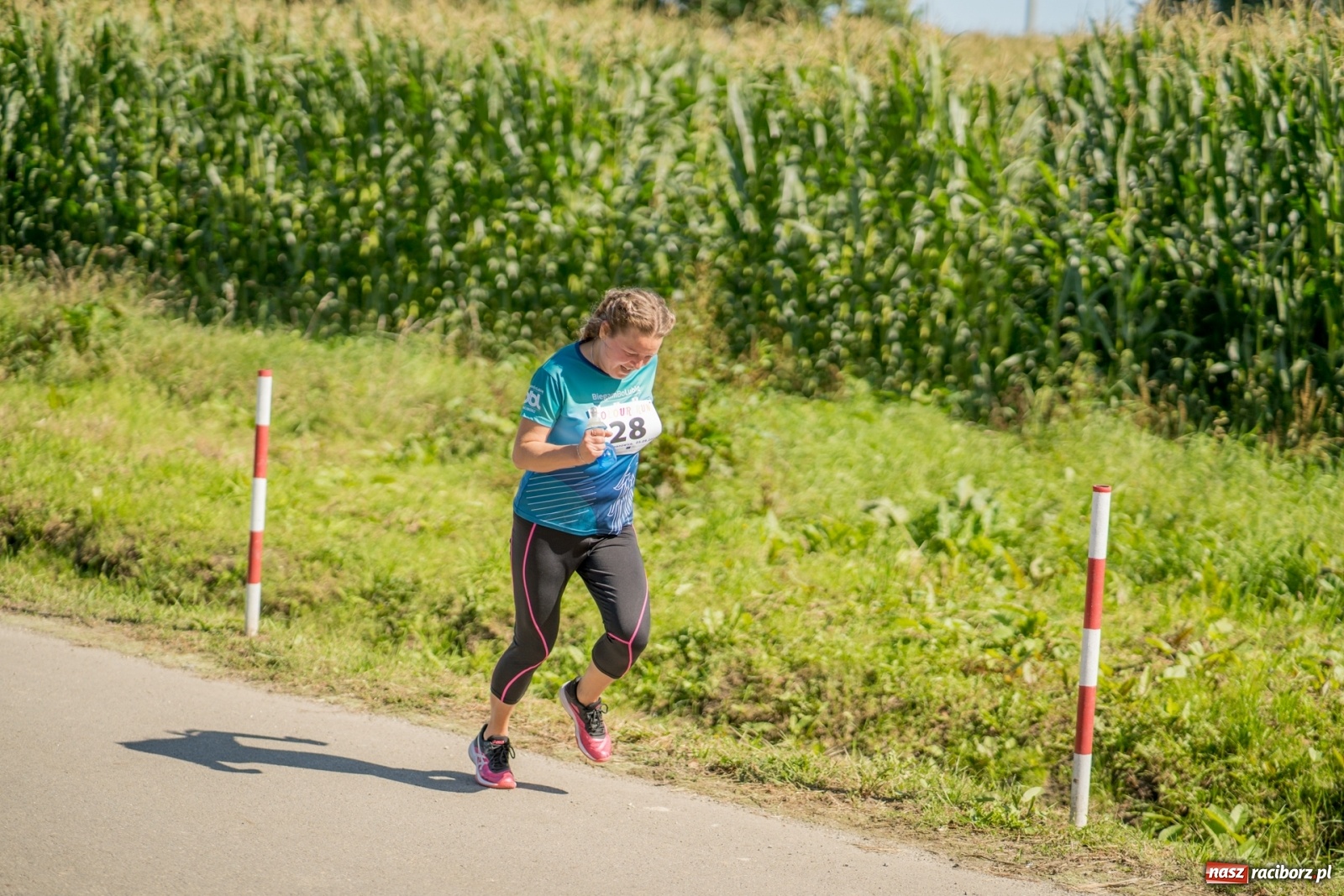 Zdjęcie w galerii na portalu naszraciborz.pl: Colour Run w pełnym słońcu w Krzanowicach [FOTO i WIDEO] wiadomości z regionu