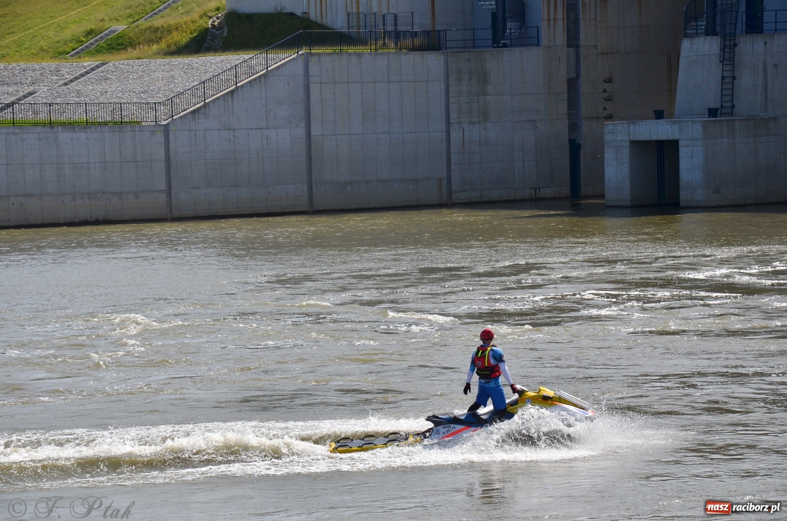 Zdjęcie w galerii na portalu naszraciborz.pl: Regaty Odra Sup Cup - long race wystartował spod zapory [FOTO i WIDEO] wiadomości z regionu