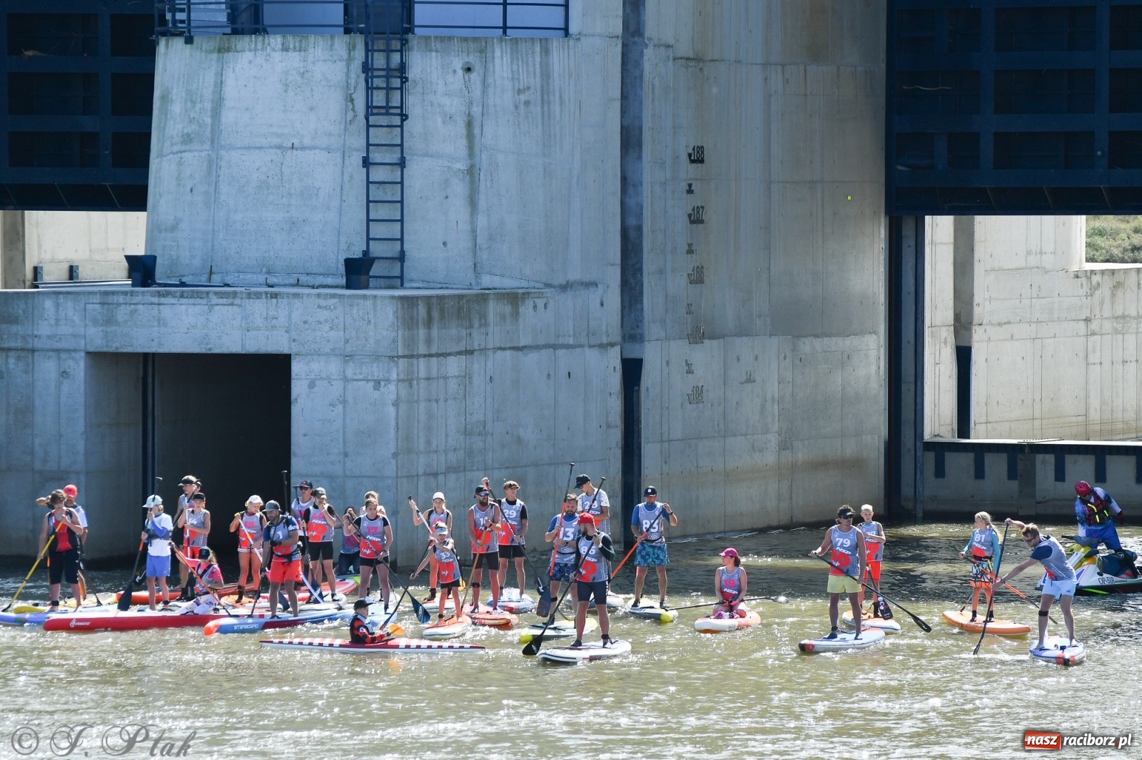 Zdjęcie w galerii na portalu naszraciborz.pl: Regaty Odra Sup Cup - long race wystartował spod zapory [FOTO i WIDEO] wiadomości z regionu