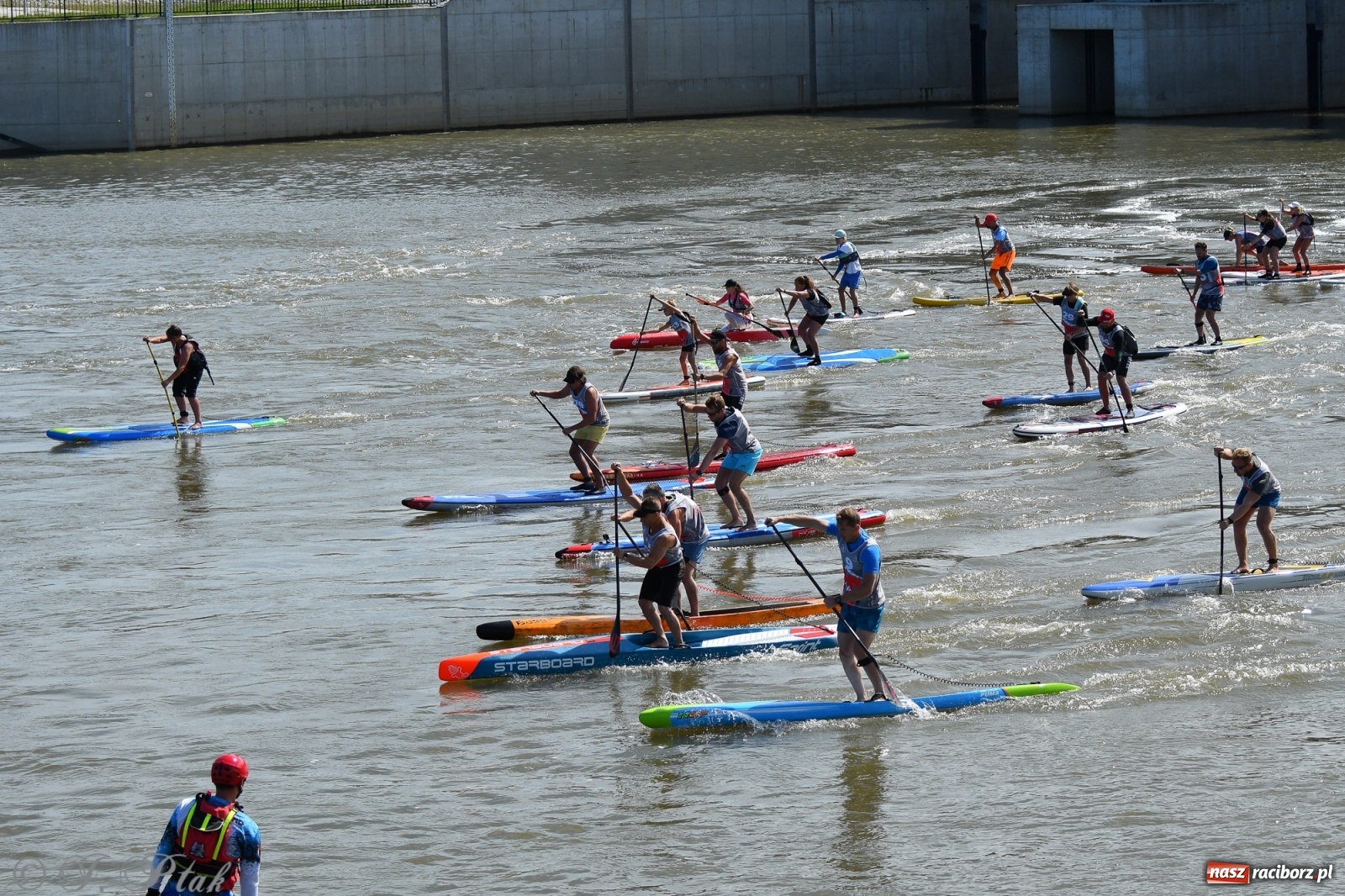 Zdjęcie w galerii na portalu naszraciborz.pl: Regaty Odra Sup Cup - long race wystartował spod zapory [FOTO i WIDEO] wiadomości z regionu