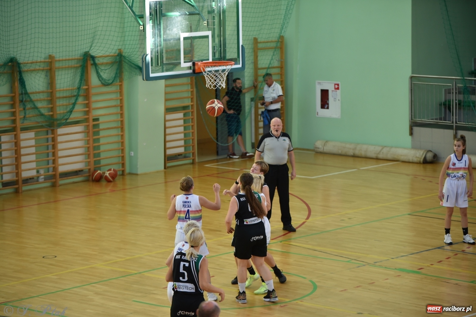 Zdjęcie w galerii na portalu naszraciborz.pl: Koszykarska rywalizacja o Puchar Starosty [FOTO i WIDEO] wiadomości z regionu