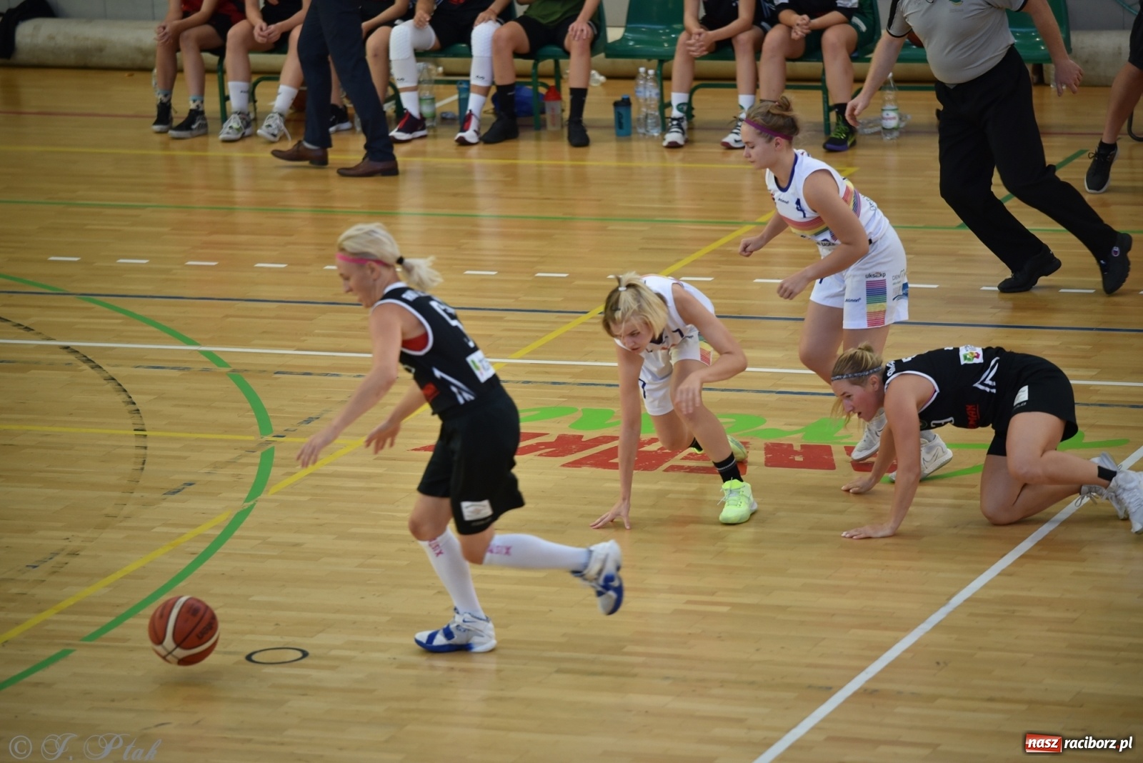 Zdjęcie w galerii na portalu naszraciborz.pl: Koszykarska rywalizacja o Puchar Starosty [FOTO i WIDEO] wiadomości z regionu