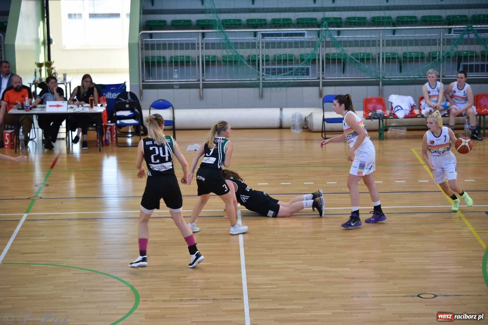 Zdjęcie w galerii na portalu naszraciborz.pl: Koszykarska rywalizacja o Puchar Starosty [FOTO i WIDEO] wiadomości z regionu
