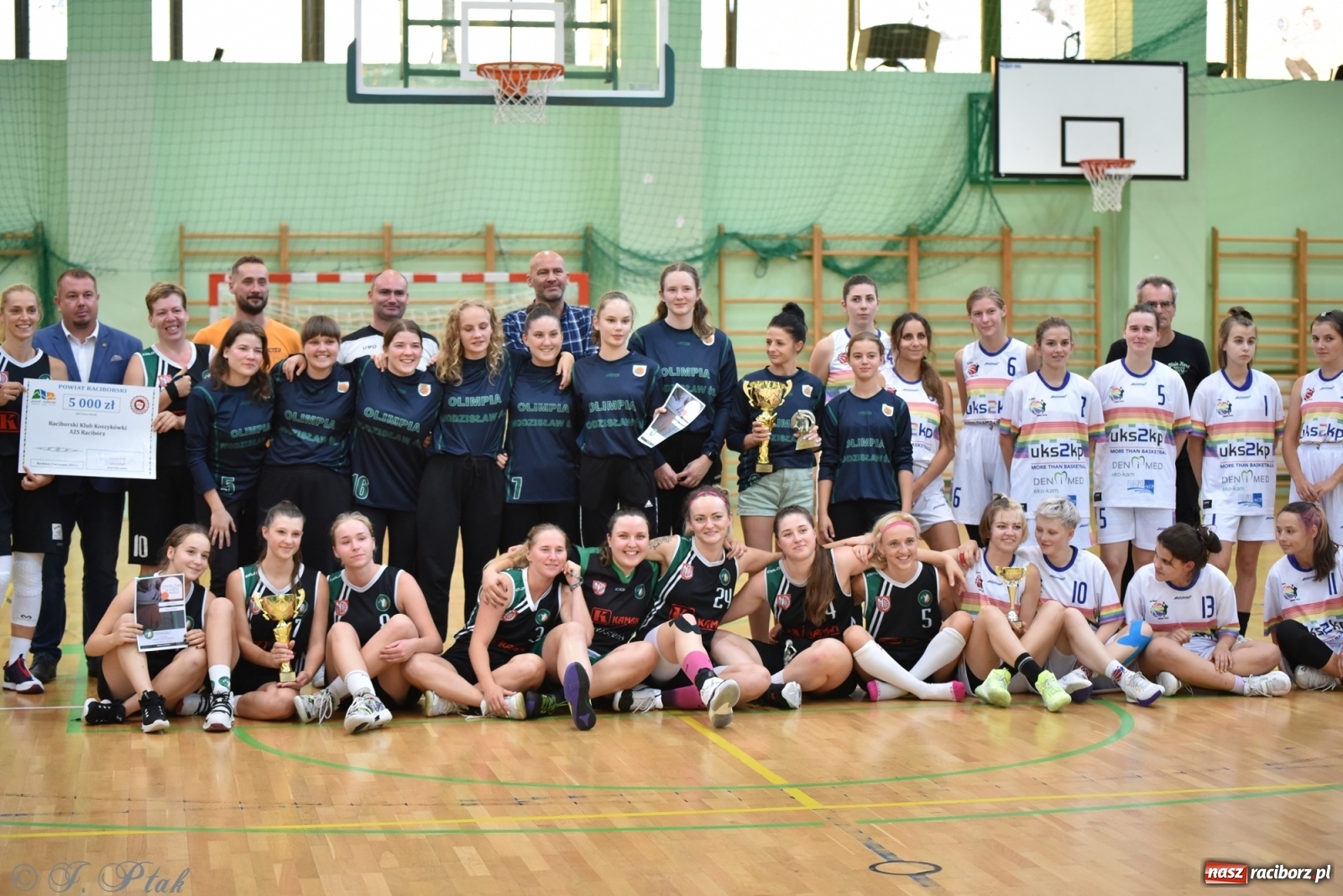 Zdjęcie w galerii na portalu naszraciborz.pl: Koszykarska rywalizacja o Puchar Starosty [FOTO i WIDEO] wiadomości z regionu