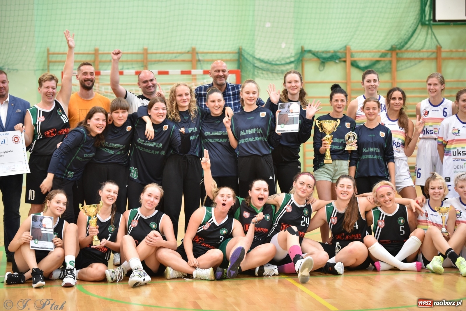 Zdjęcie w galerii na portalu naszraciborz.pl: Koszykarska rywalizacja o Puchar Starosty [FOTO i WIDEO] wiadomości z regionu