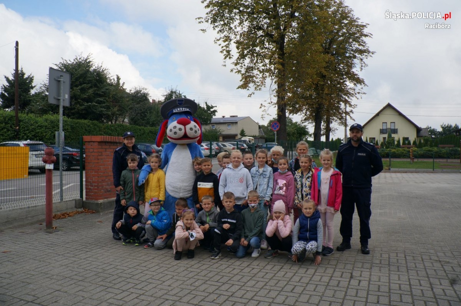 Zdjęcie w galerii na portalu naszraciborz.pl: Policjanci z Raciborza dbają o bezpieczną drogę do szkół wiadomości z regionu