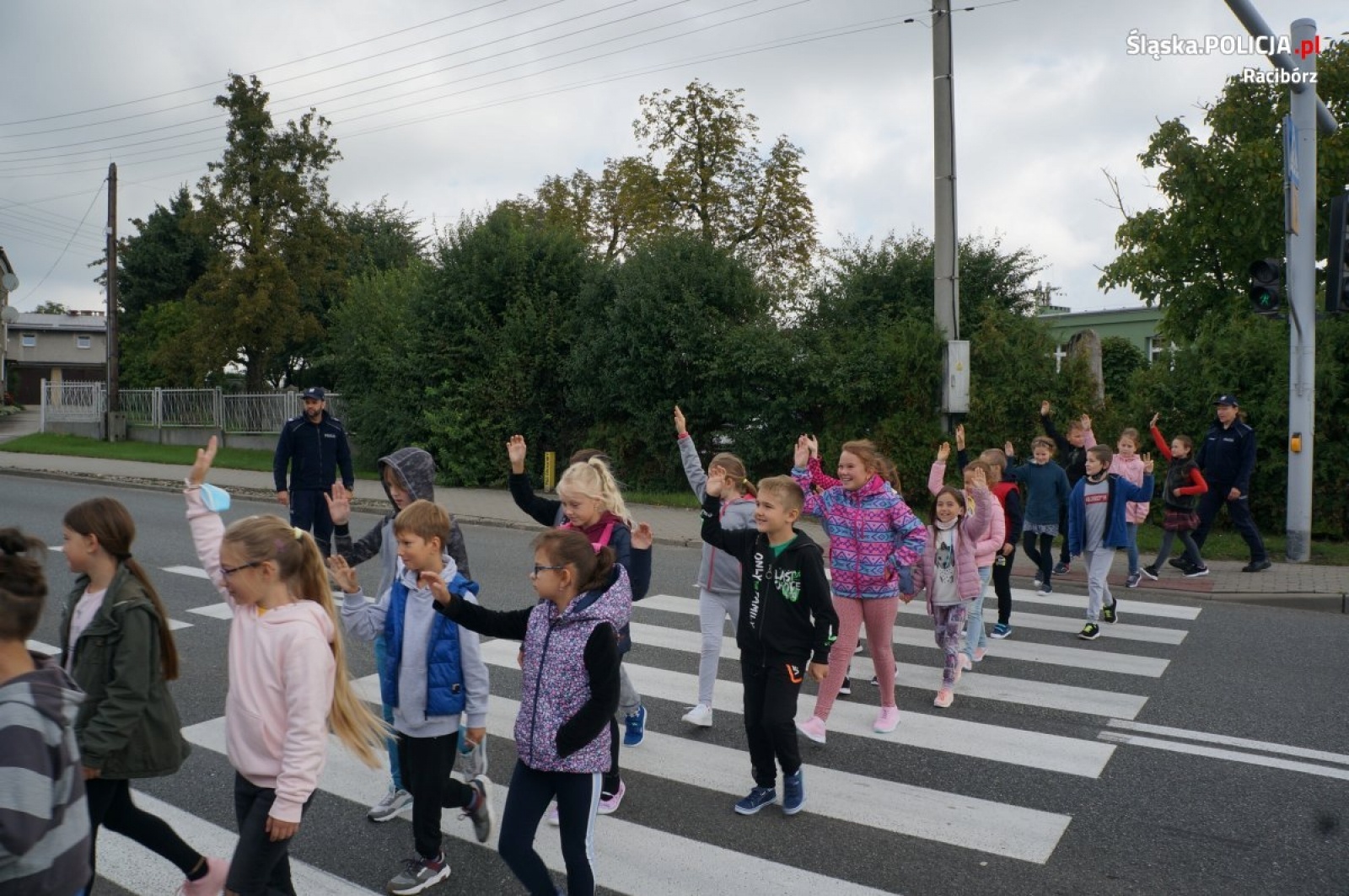 Zdjęcie w galerii na portalu naszraciborz.pl: Policjanci z Raciborza dbają o bezpieczną drogę do szkół wiadomości z regionu