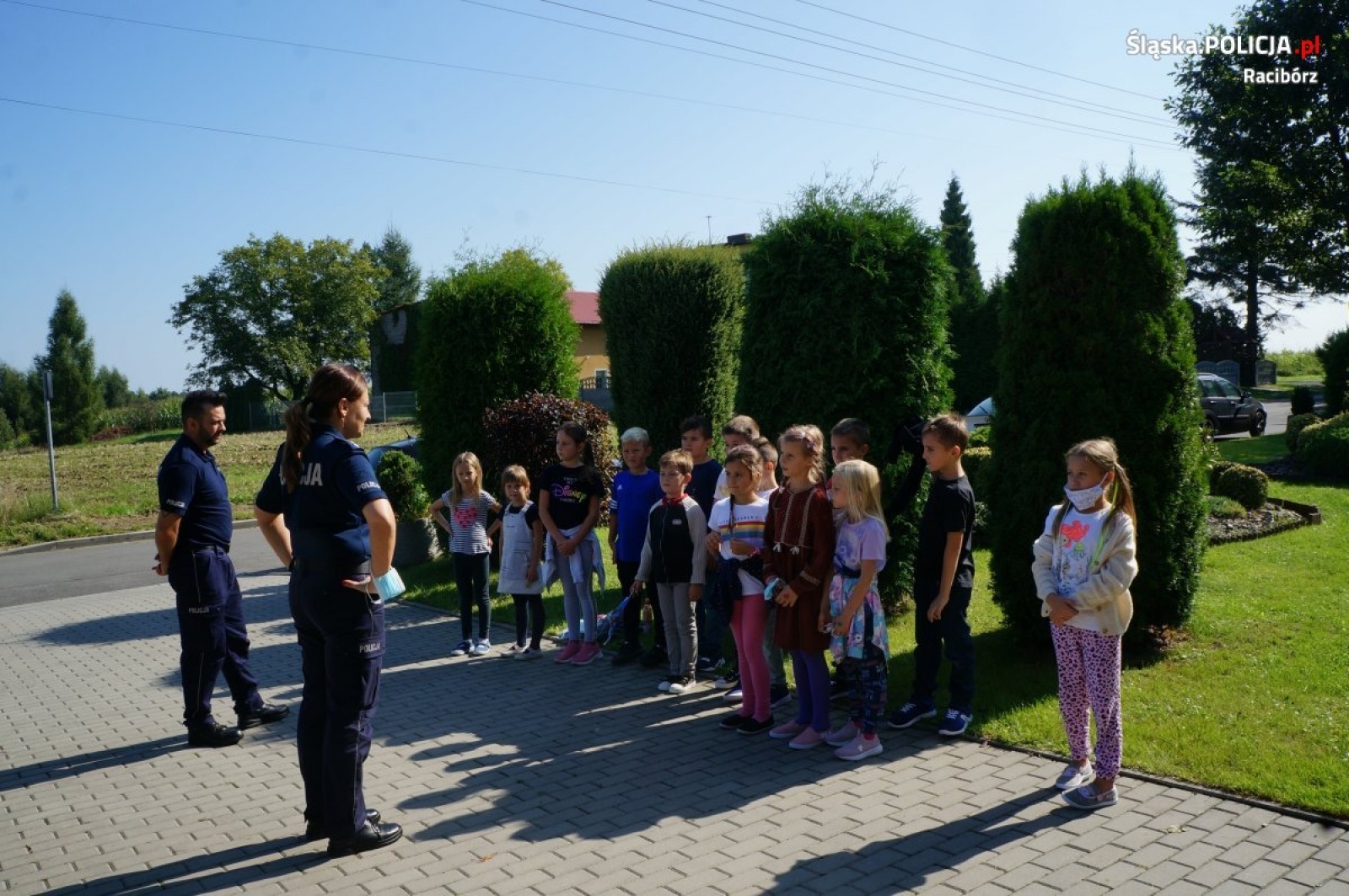 Zdjęcie w galerii na portalu naszraciborz.pl: Policjanci z Raciborza dbają o bezpieczną drogę do szkół wiadomości z regionu