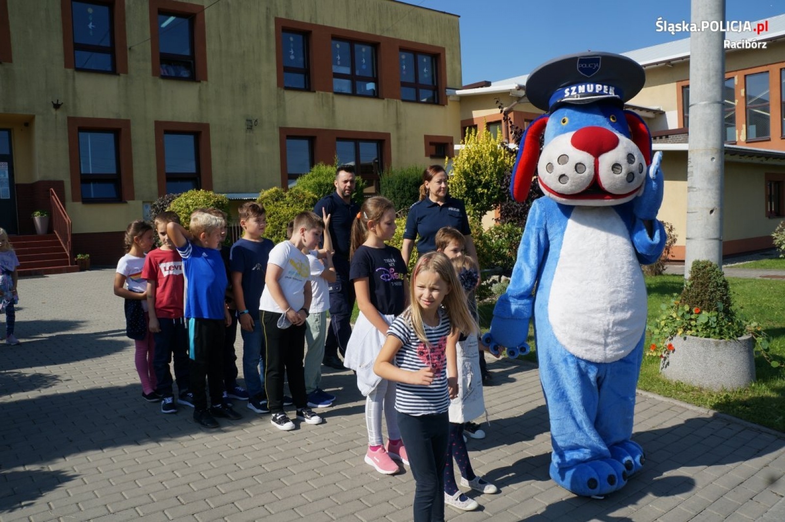 Zdjęcie w galerii na portalu naszraciborz.pl: Policjanci z Raciborza dbają o bezpieczną drogę do szkół wiadomości z regionu