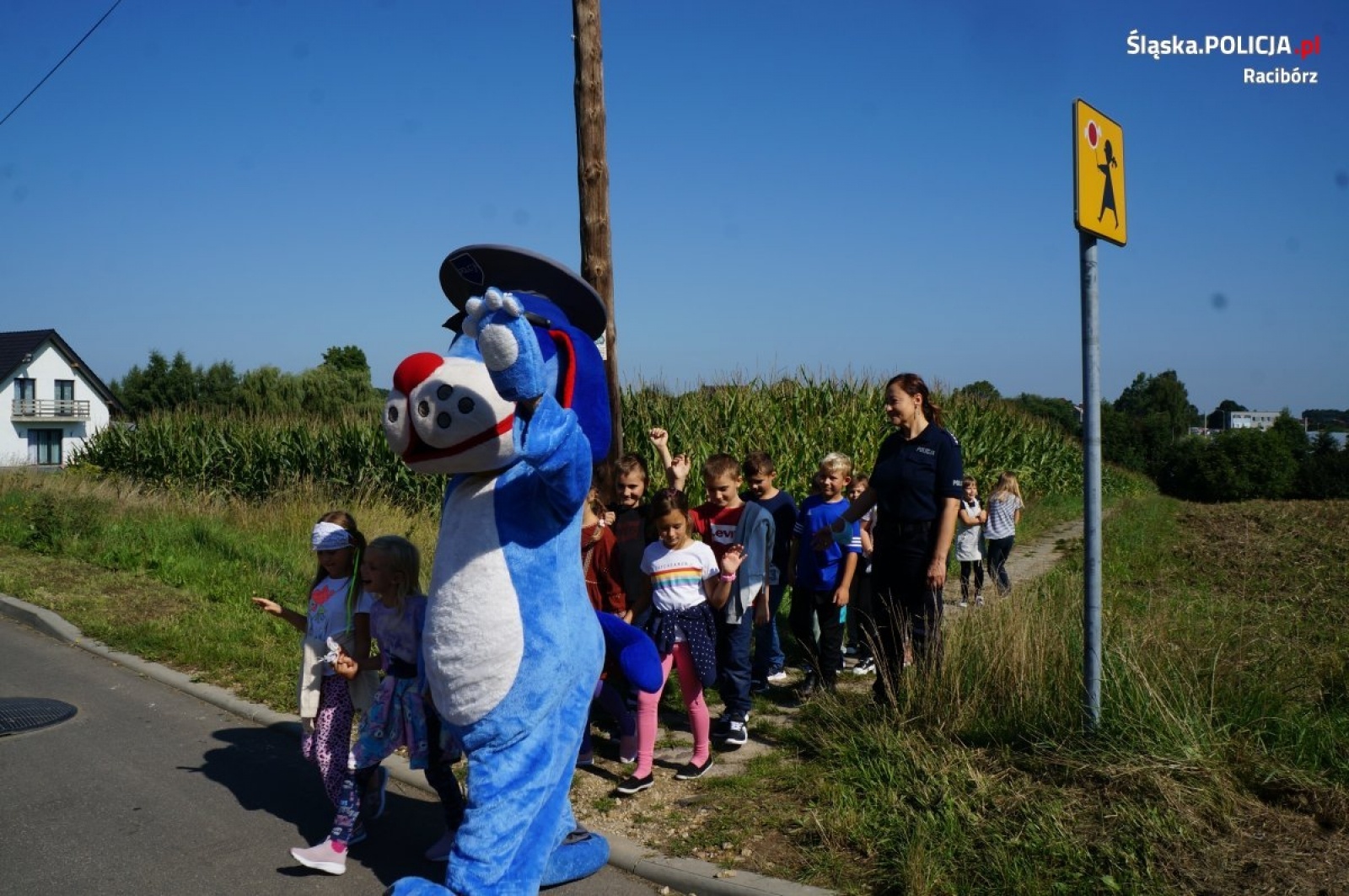 Zdjęcie w galerii na portalu naszraciborz.pl: Policjanci z Raciborza dbają o bezpieczną drogę do szkół wiadomości z regionu
