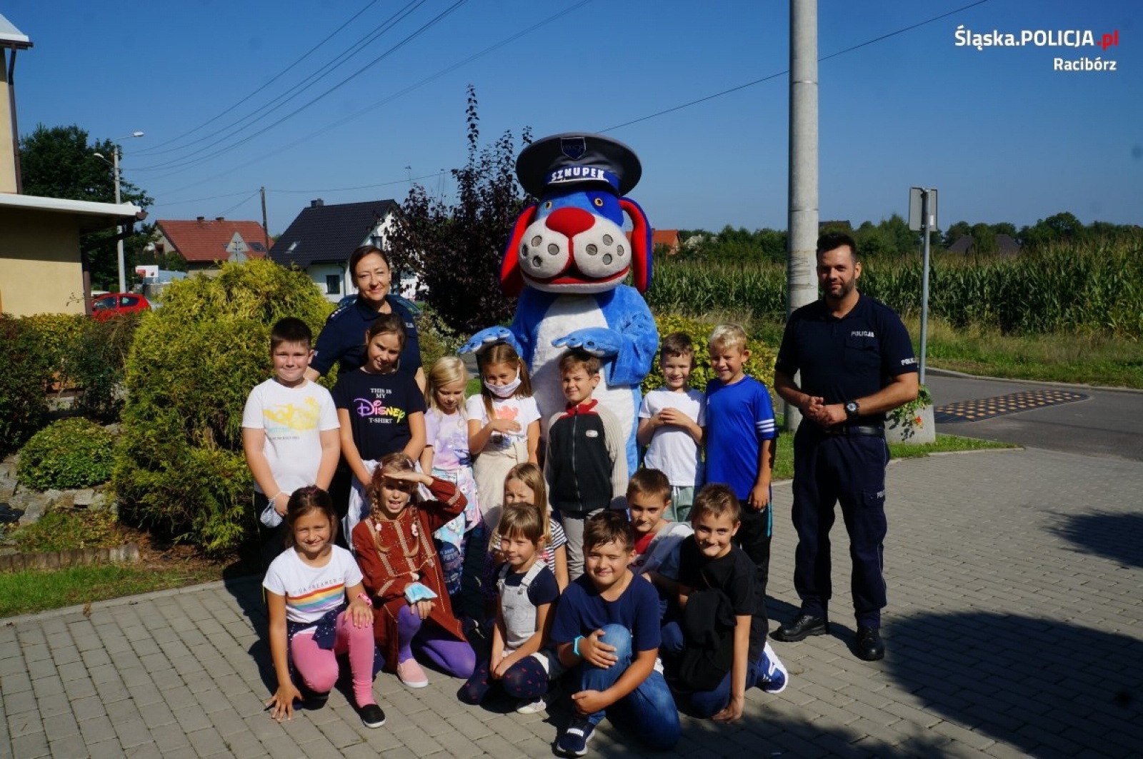Zdjęcie w galerii na portalu naszraciborz.pl: Policjanci z Raciborza dbają o bezpieczną drogę do szkół wiadomości z regionu