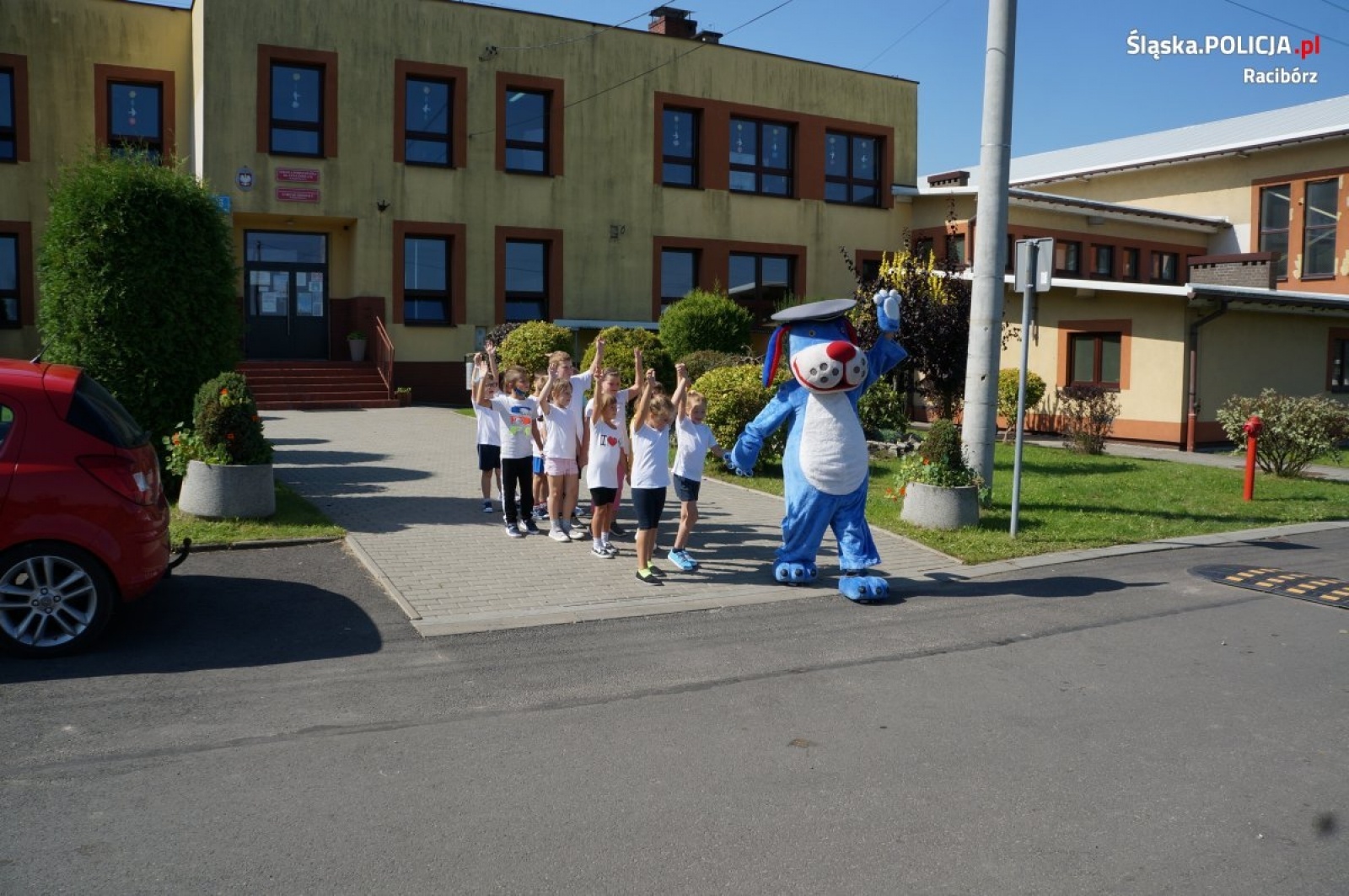 Zdjęcie w galerii na portalu naszraciborz.pl: Policjanci z Raciborza dbają o bezpieczną drogę do szkół wiadomości z regionu