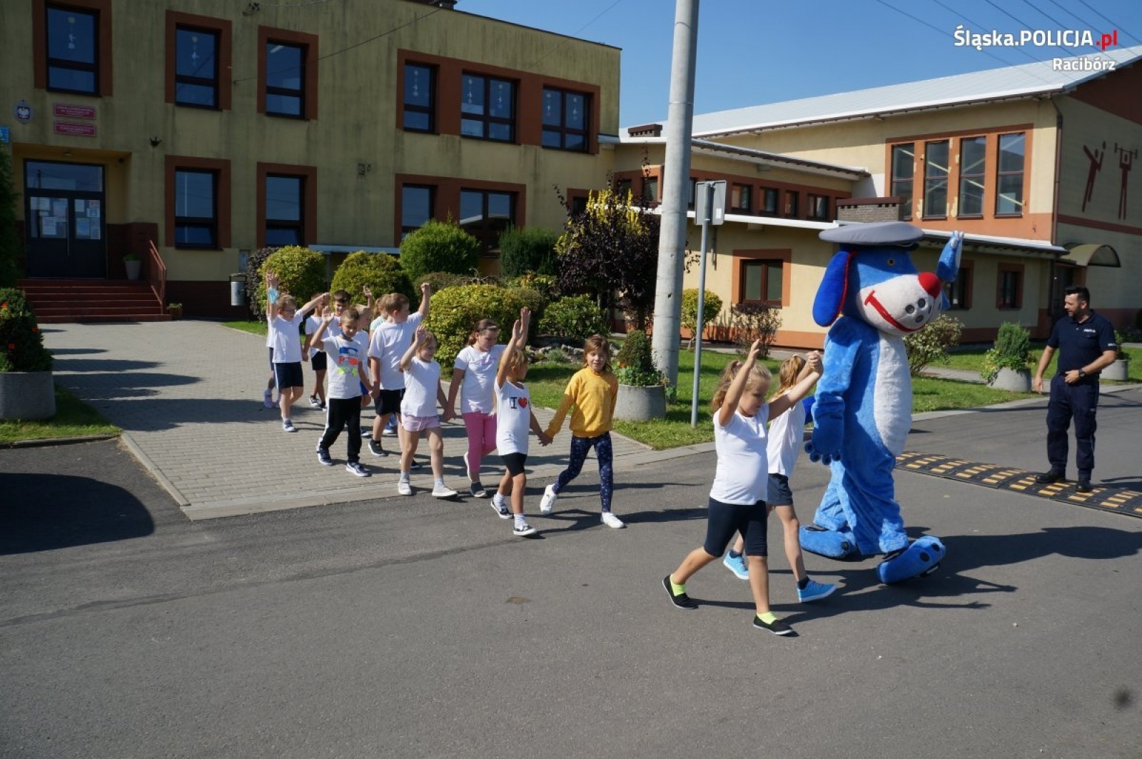 Zdjęcie w galerii na portalu naszraciborz.pl: Policjanci z Raciborza dbają o bezpieczną drogę do szkół wiadomości z regionu