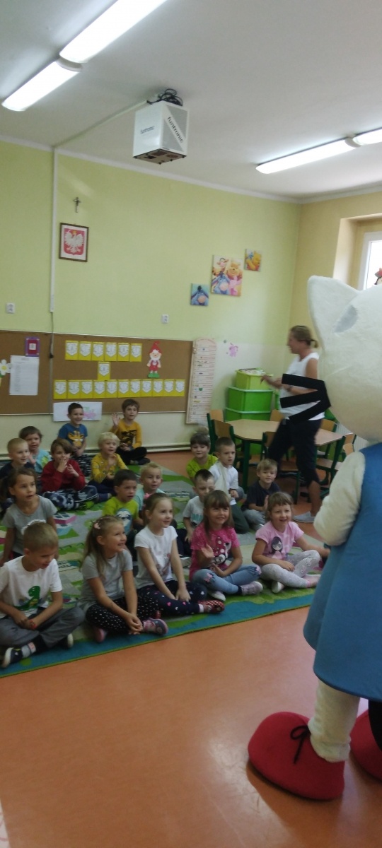 Zdjęcie w galerii na portalu naszraciborz.pl: Kicia Kocia odwiedziła przedszkole w Rudach wiadomości z regionu