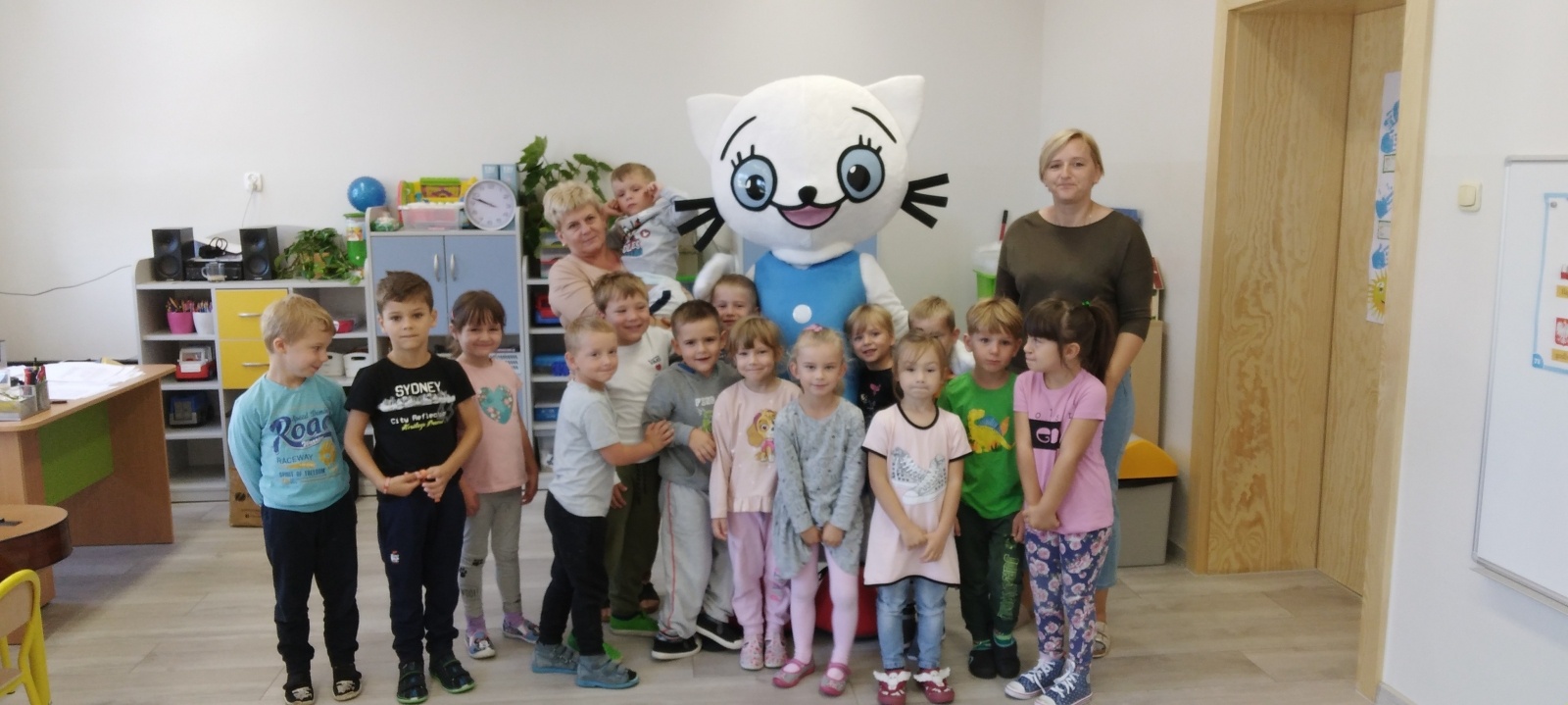 Zdjęcie w galerii na portalu naszraciborz.pl: Kicia Kocia odwiedziła przedszkole w Rudach wiadomości z regionu