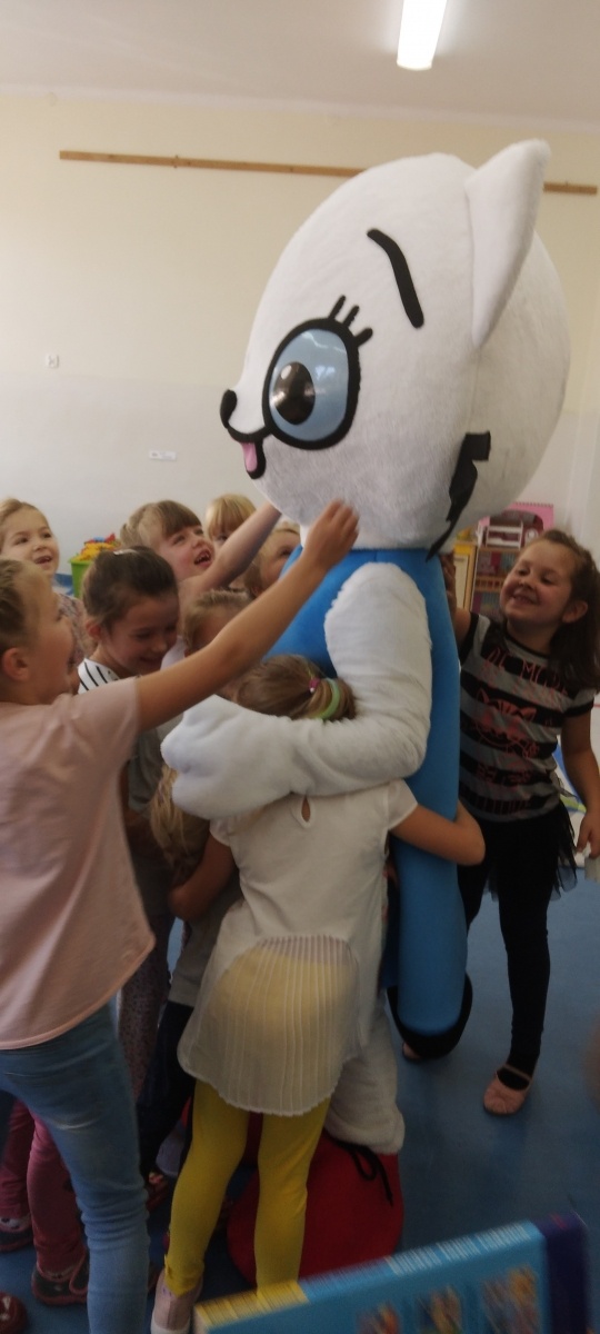 Zdjęcie w galerii na portalu naszraciborz.pl: Kicia Kocia odwiedziła przedszkole w Rudach wiadomości z regionu