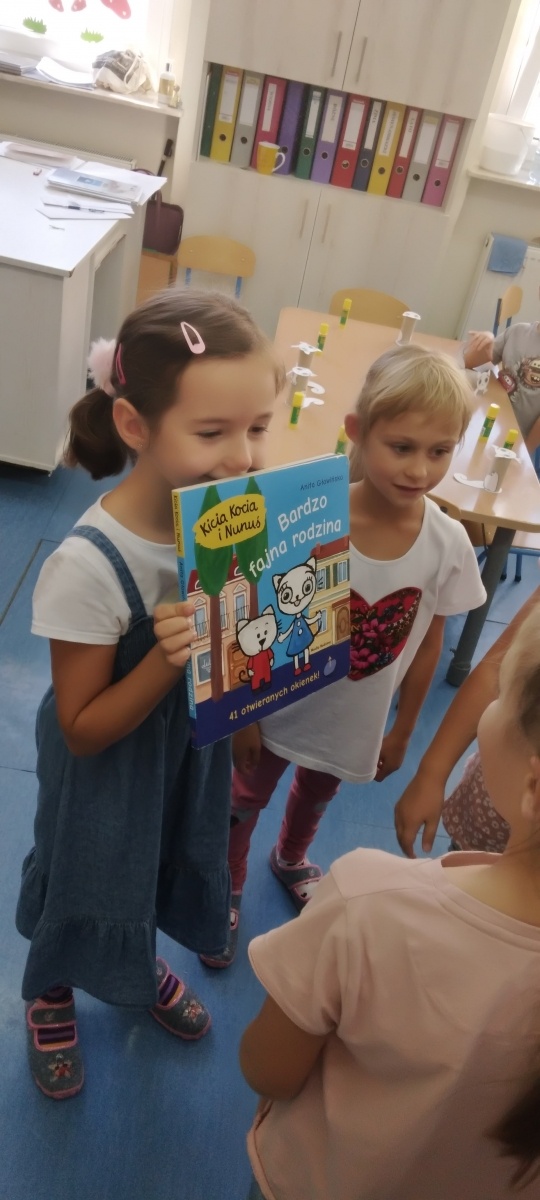 Zdjęcie w galerii na portalu naszraciborz.pl: Kicia Kocia odwiedziła przedszkole w Rudach wiadomości z regionu