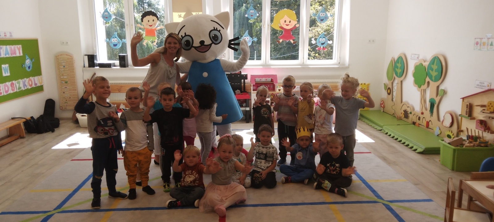 Zdjęcie w galerii na portalu naszraciborz.pl: Kicia Kocia odwiedziła przedszkole w Rudach wiadomości z regionu